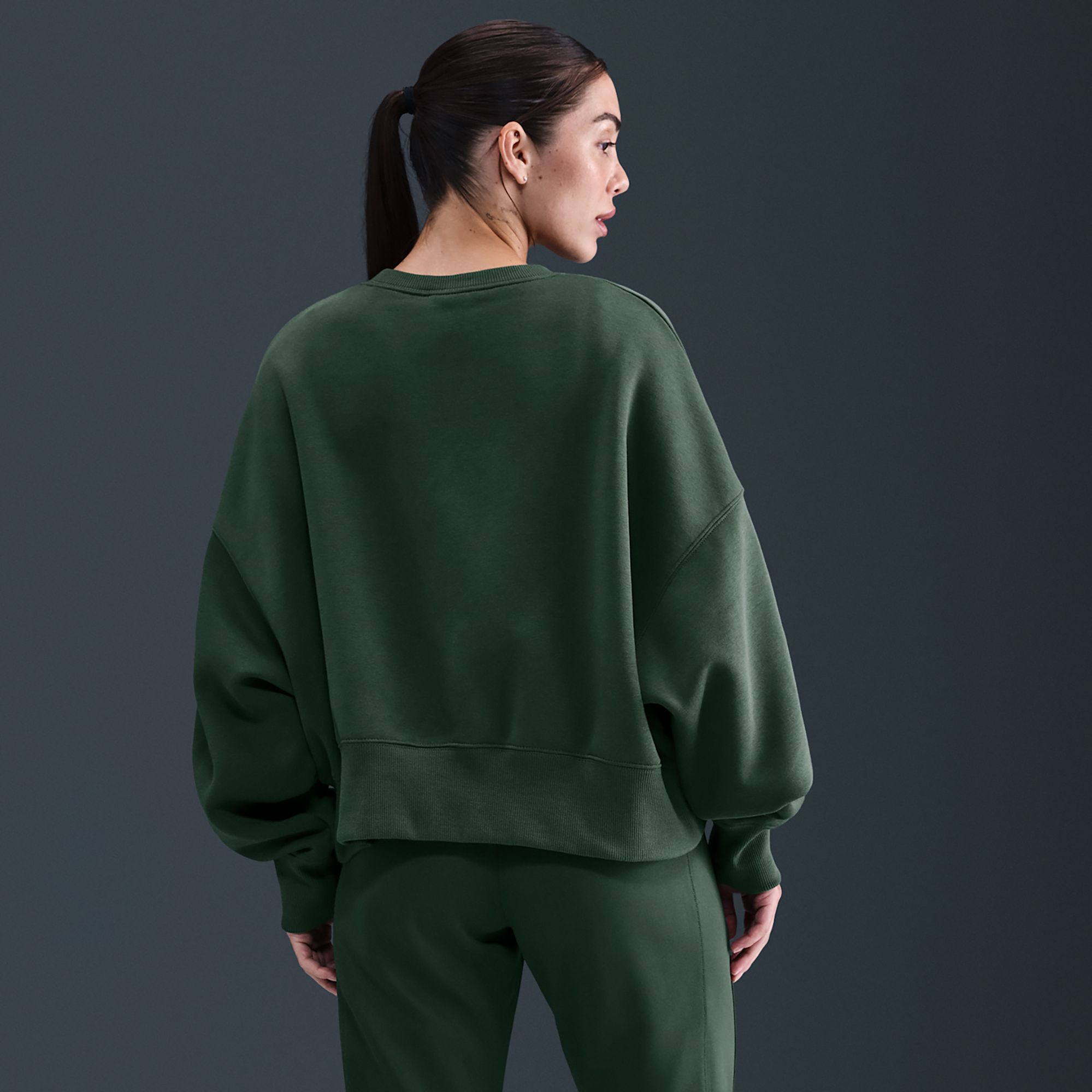 Nike Women's NikeCourt Heritage Phoenix Fleece Over-Oversized Golf Crewneck product image