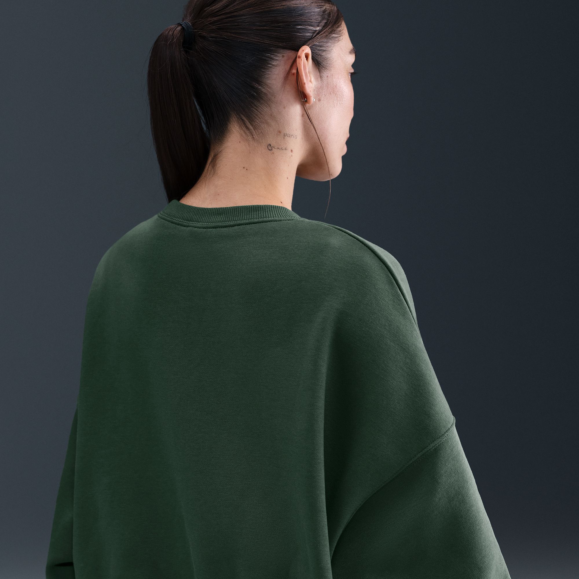 Nike Women's NikeCourt Heritage Phoenix Fleece Over-Oversized Golf Crewneck product image