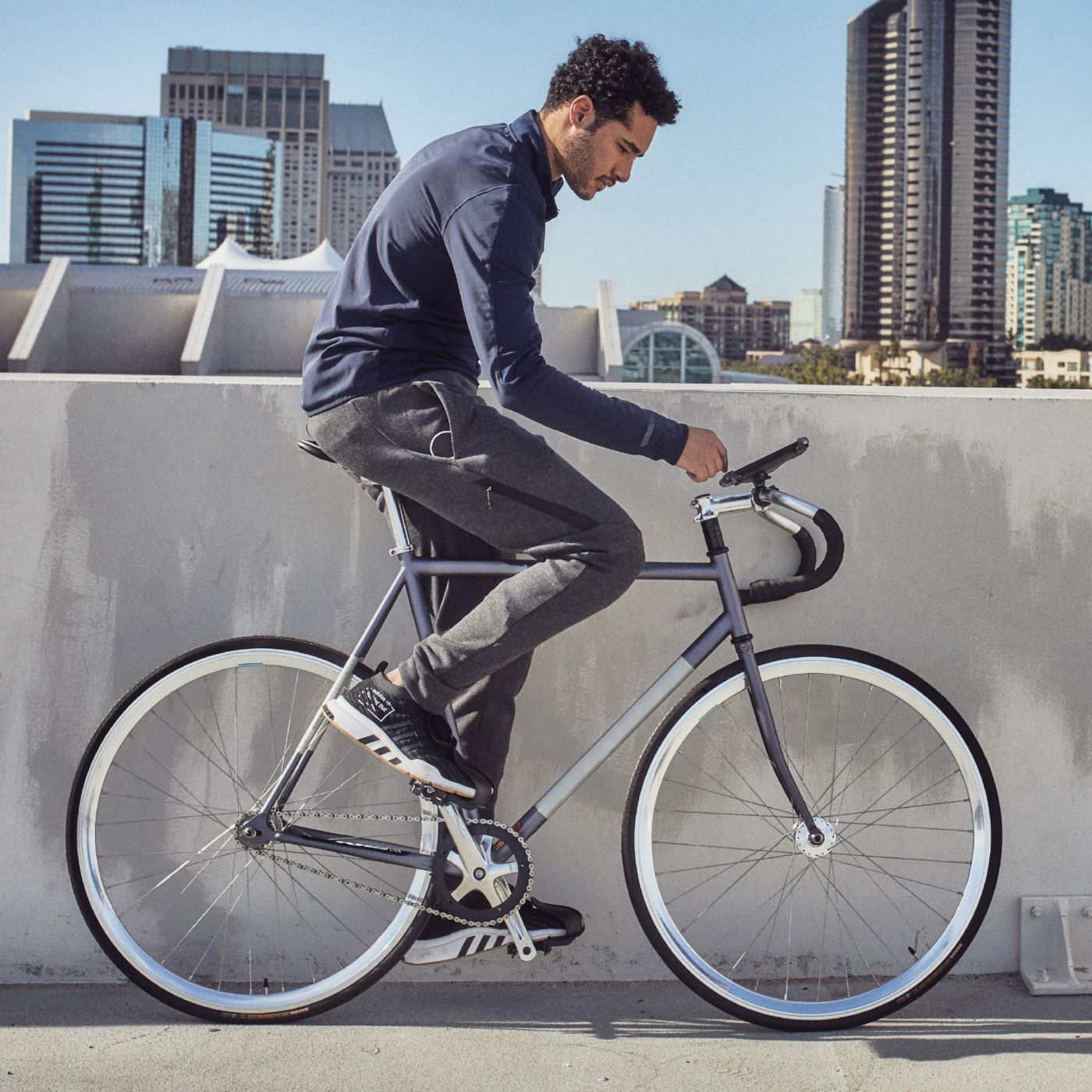 Delta cycle smartphone holder store