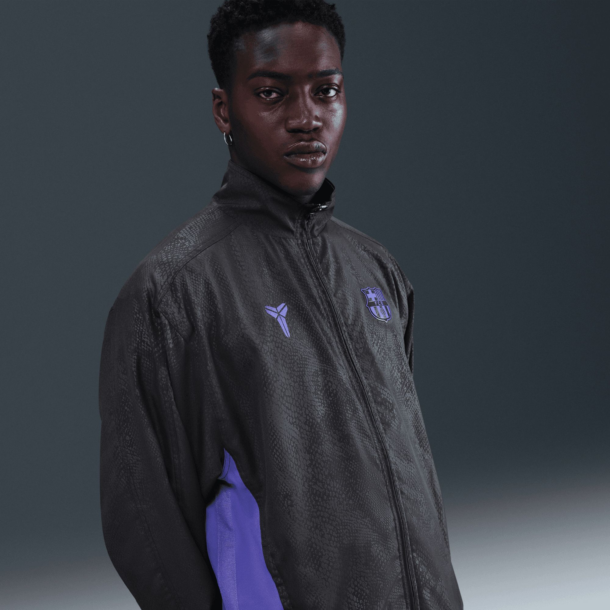 Nike Men's Barcelona 2025 Black Away Team Logo Full-Zip Track