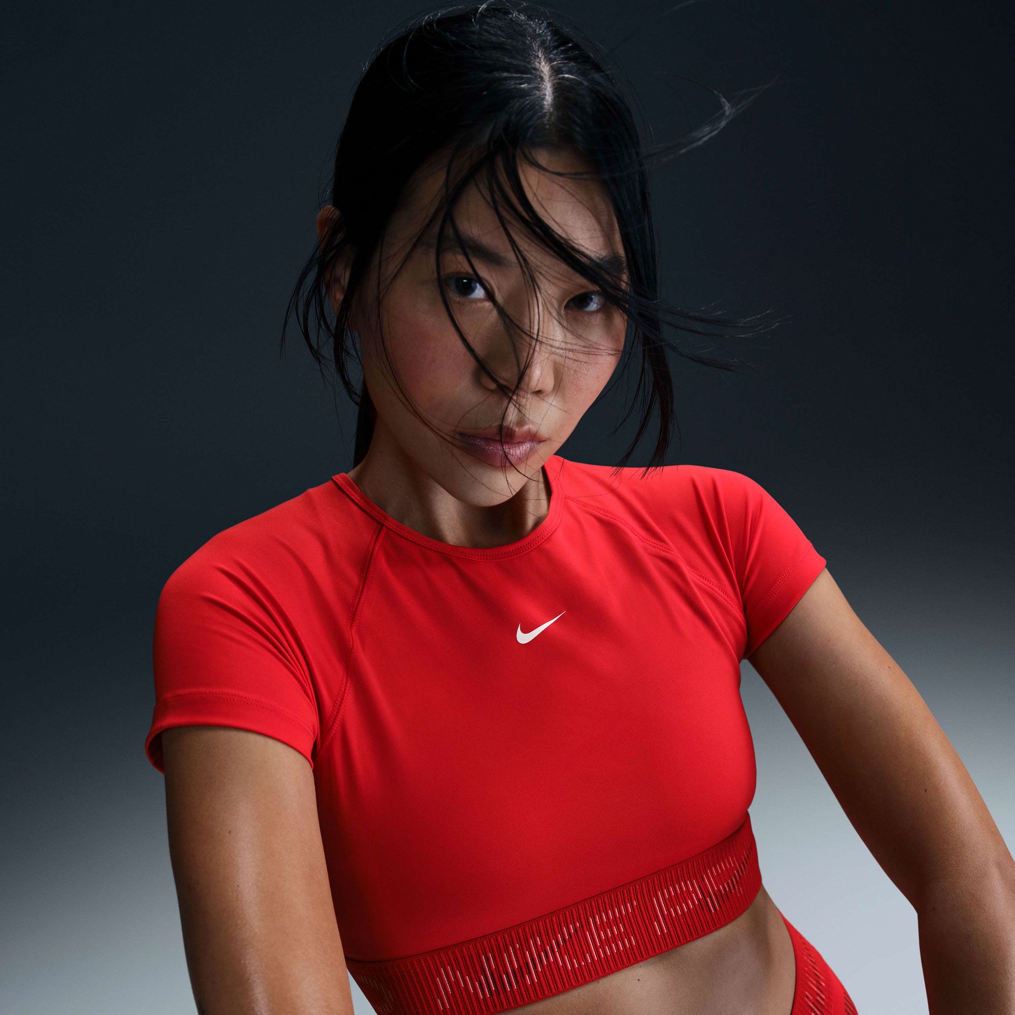 Nike Pro Women's Dri-FIT Cropped Short Sleeve Graphic T-shirt