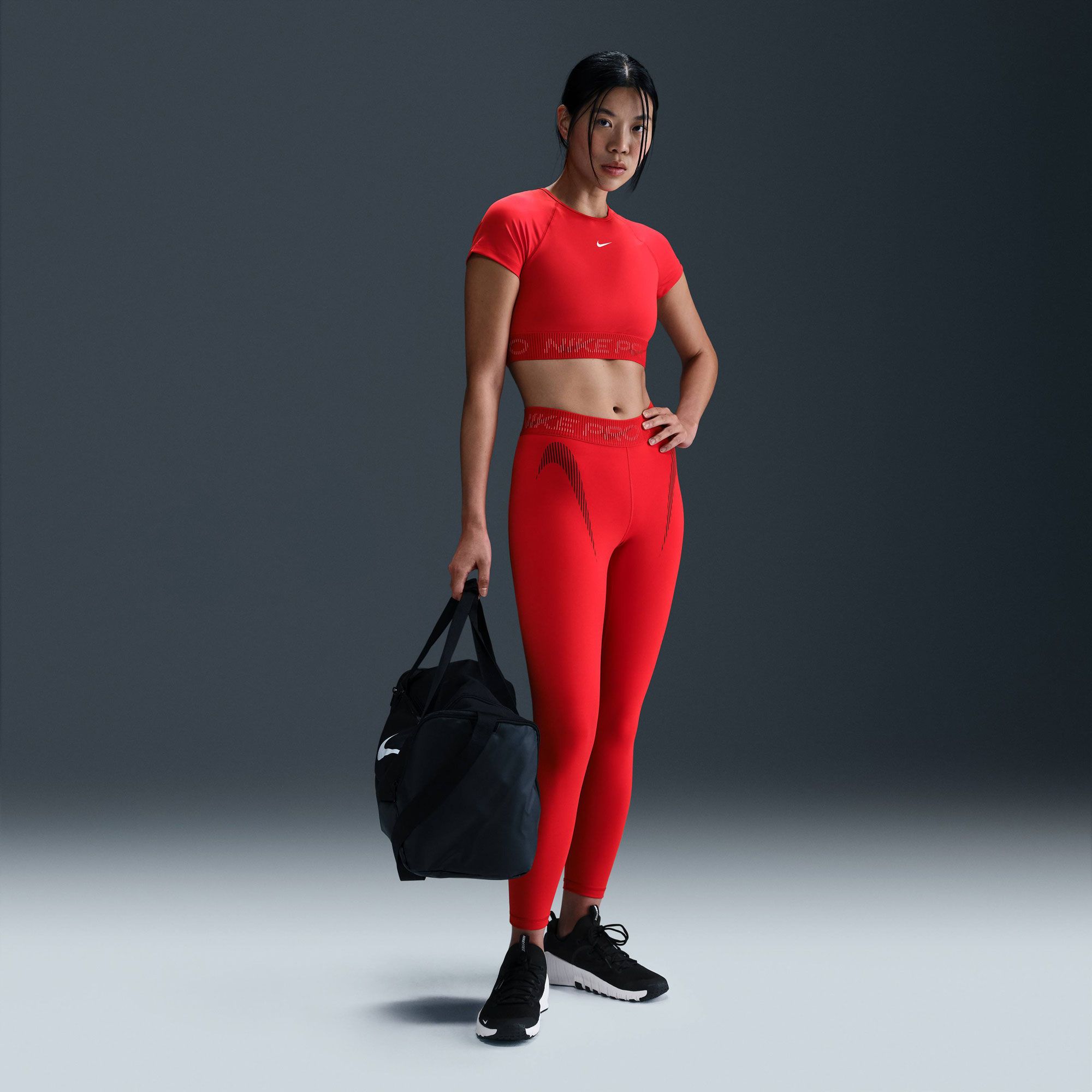 Nike Pro Women's Dri-FIT Cropped Short Sleeve Graphic T-shirt