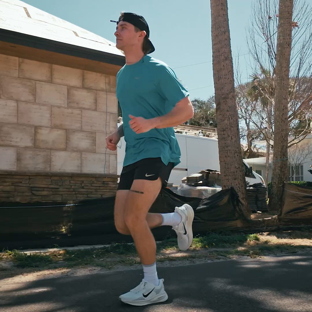 Nike Men's Vomero 18 Running Shoes