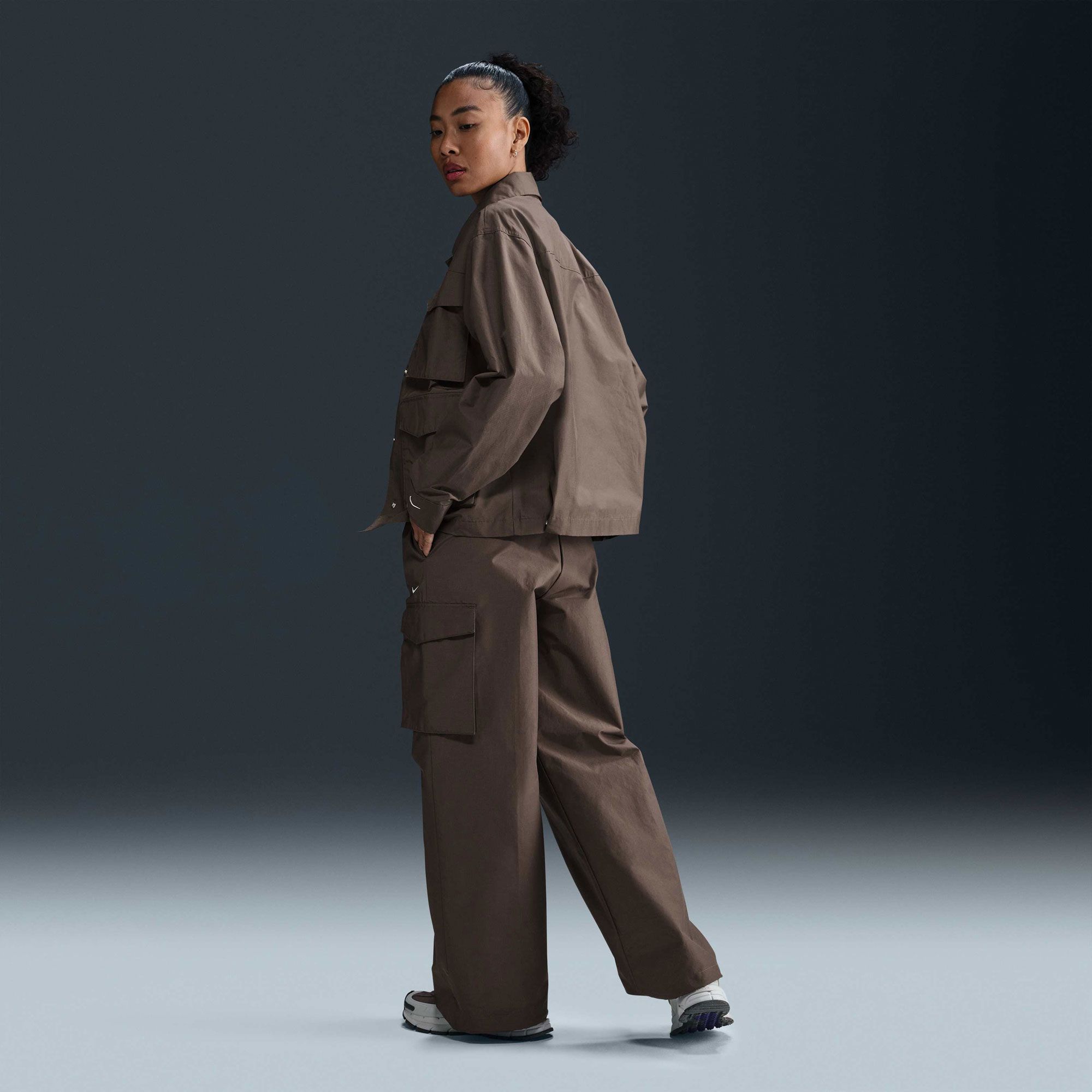 Nike Women's Sportswear Everything Woven Mid-Rise Cargo Pants product image