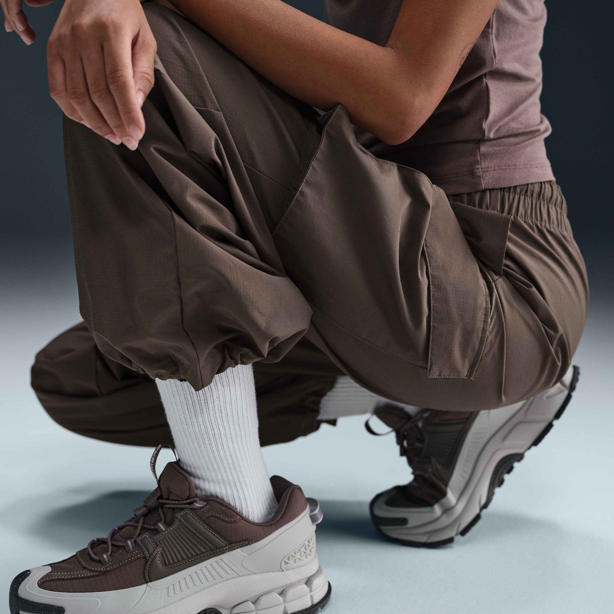 Nike Women's Sportswear Everything Woven Mid-Rise Cargo Pants product image