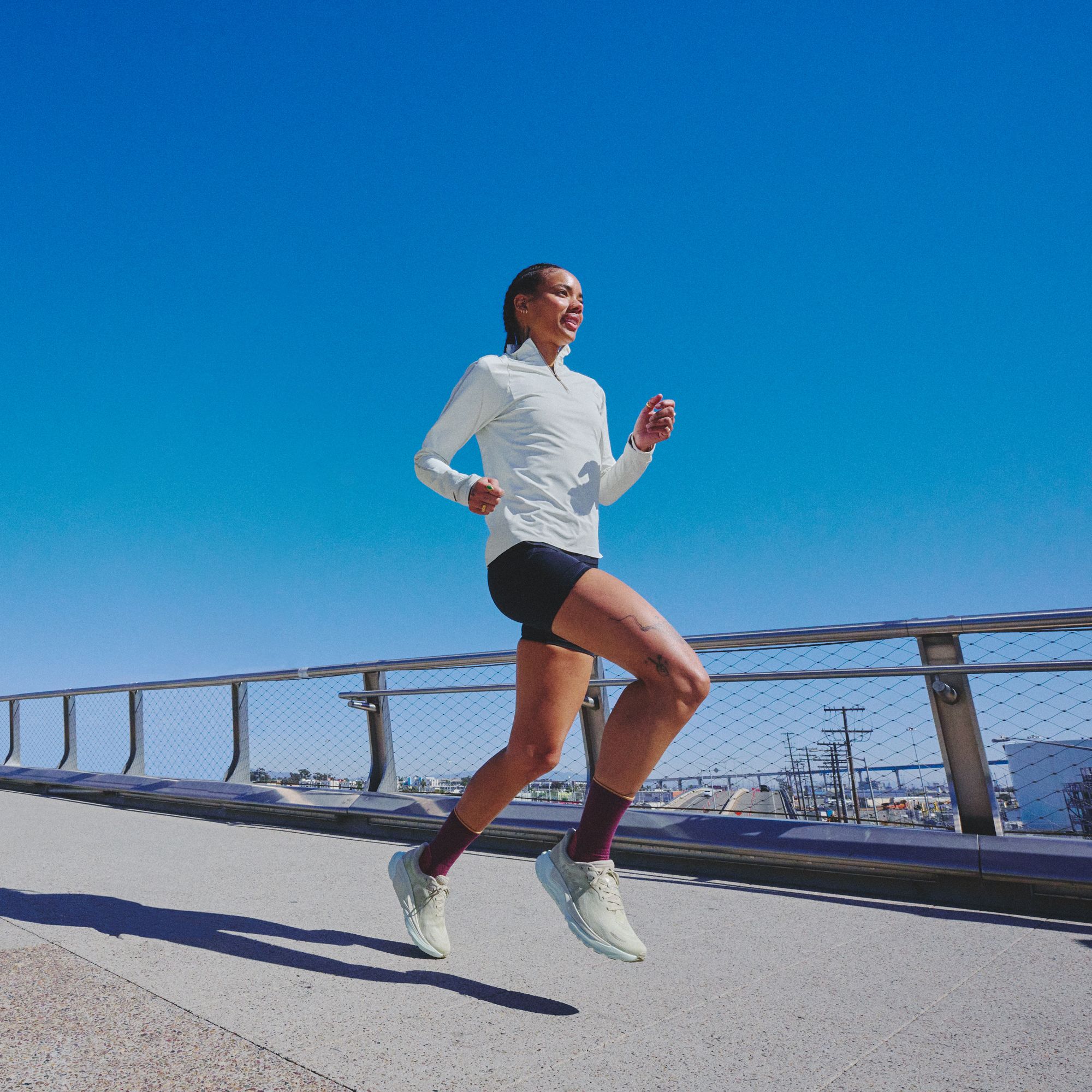 HOKA Women's Arahi 8 Running Shoes product image