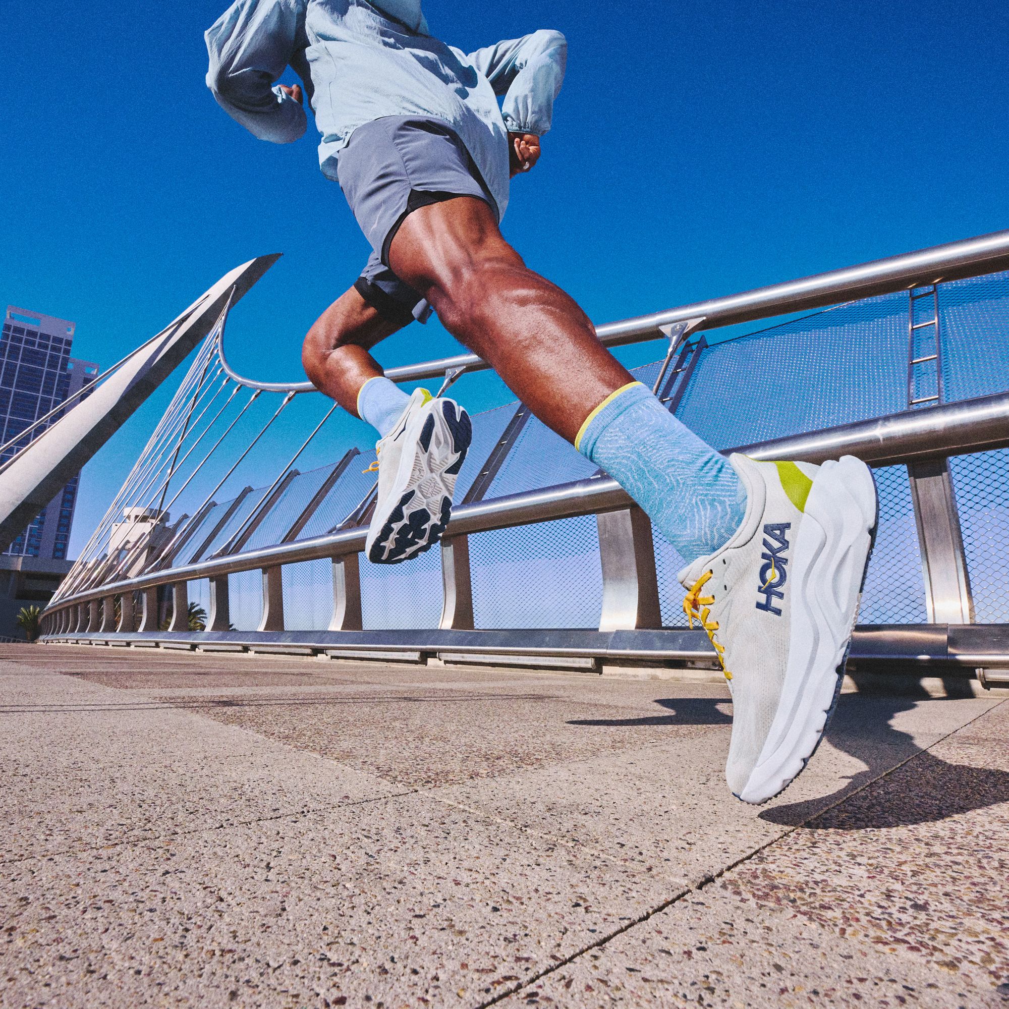 HOKA Men's Arahi 8 Running Shoes product image