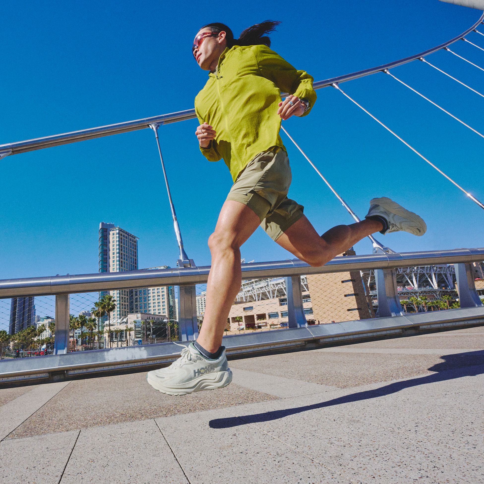 HOKA Men's Arahi 8 Running Shoes product image