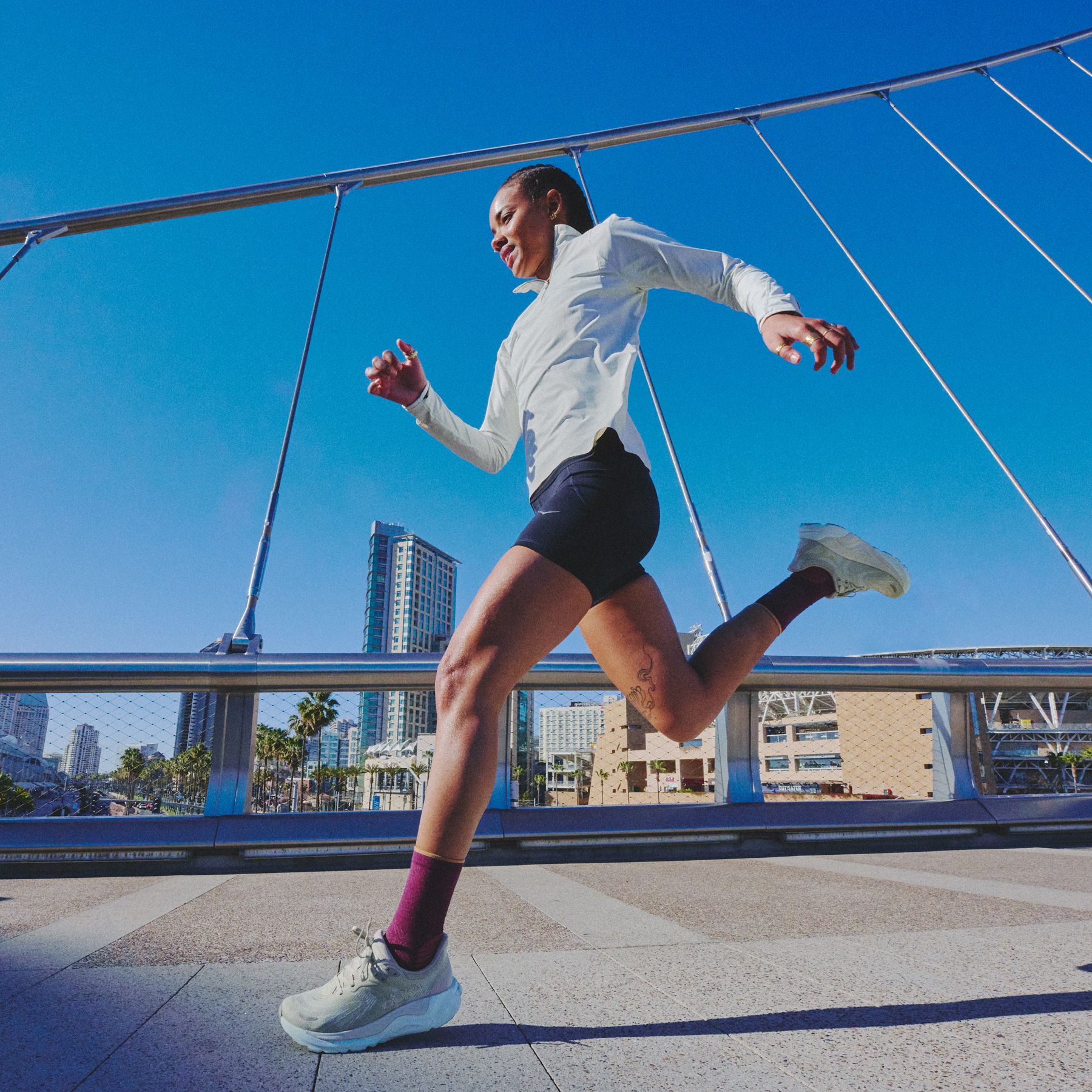 HOKA Women's Arahi 8 Running Shoes product image