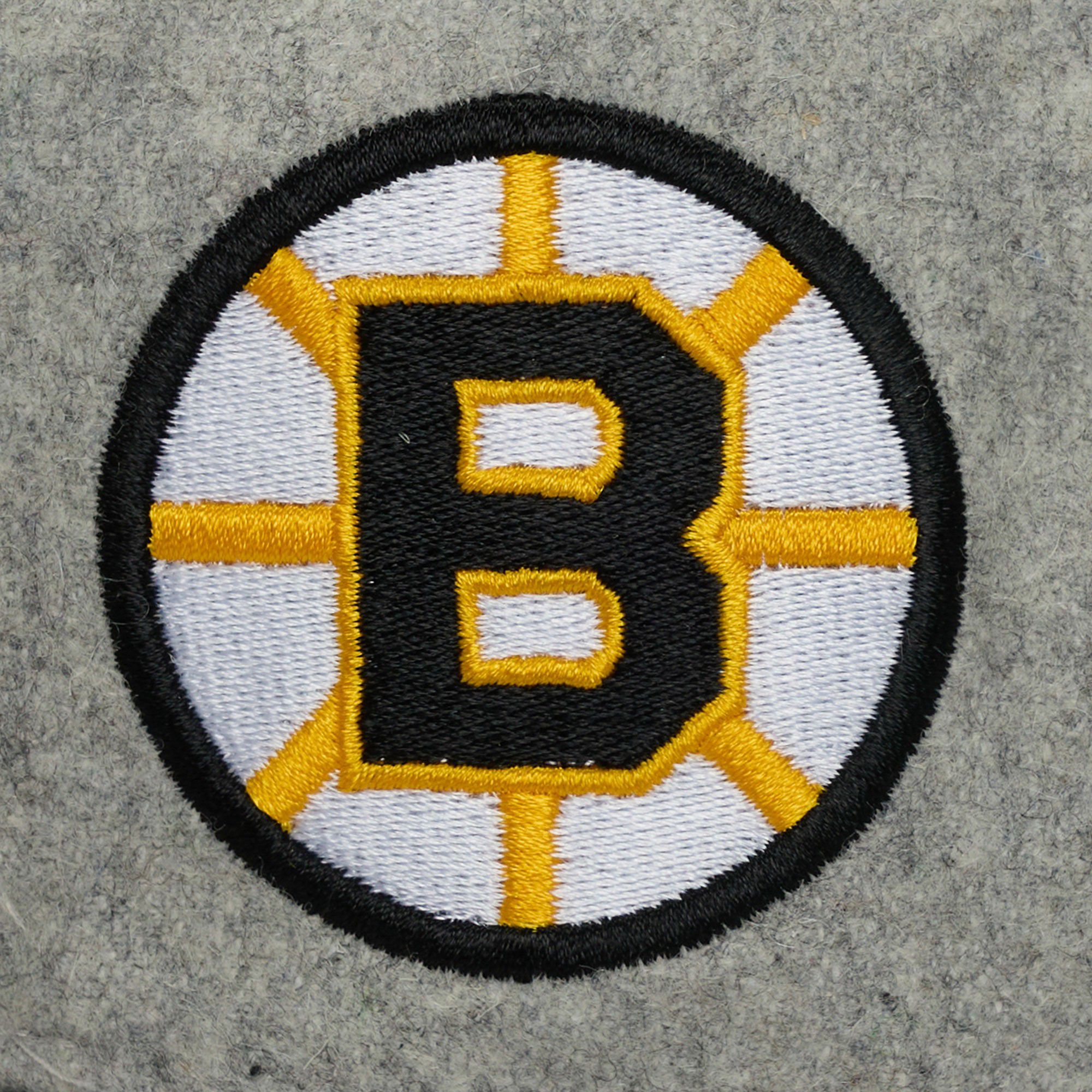Mitchell & Ness Men's Boston Bruins Grey Tailsweep Snapback Hat product image