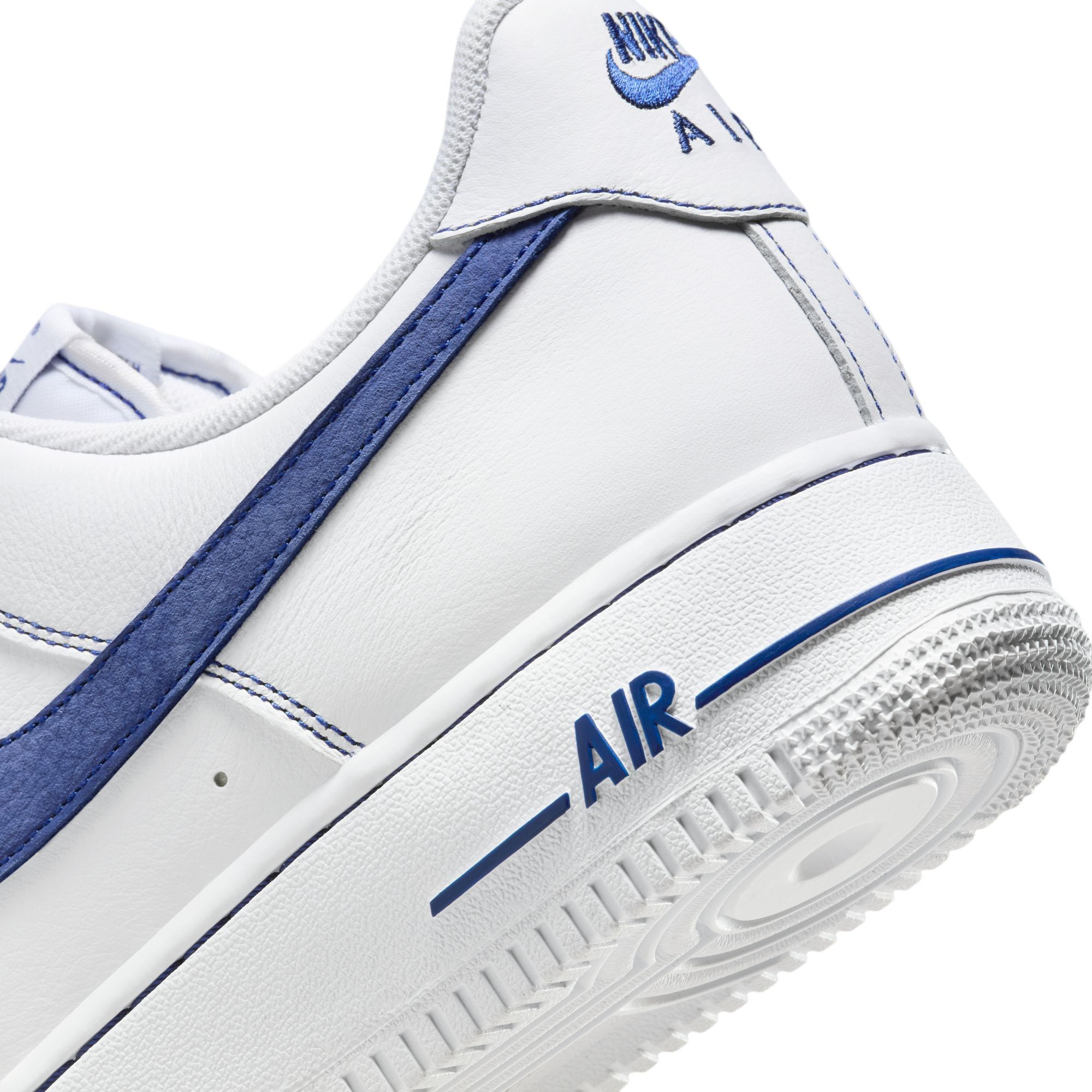 Nike Men's Air Force 1 '07 LV8 Shoes product image