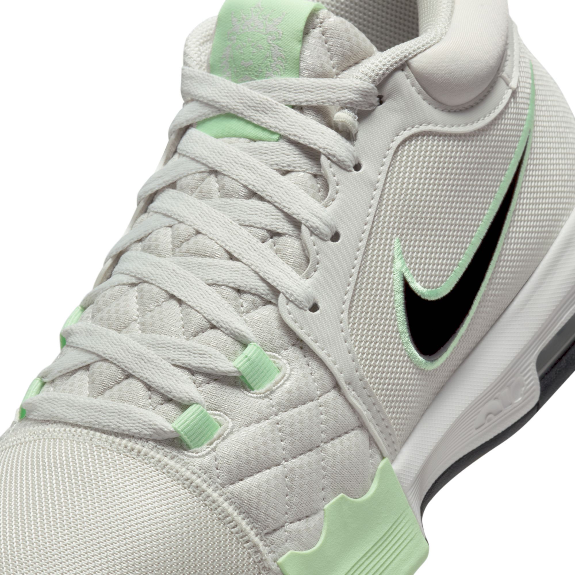 Nike LeBron Witness 8 Basketball Shoes product image