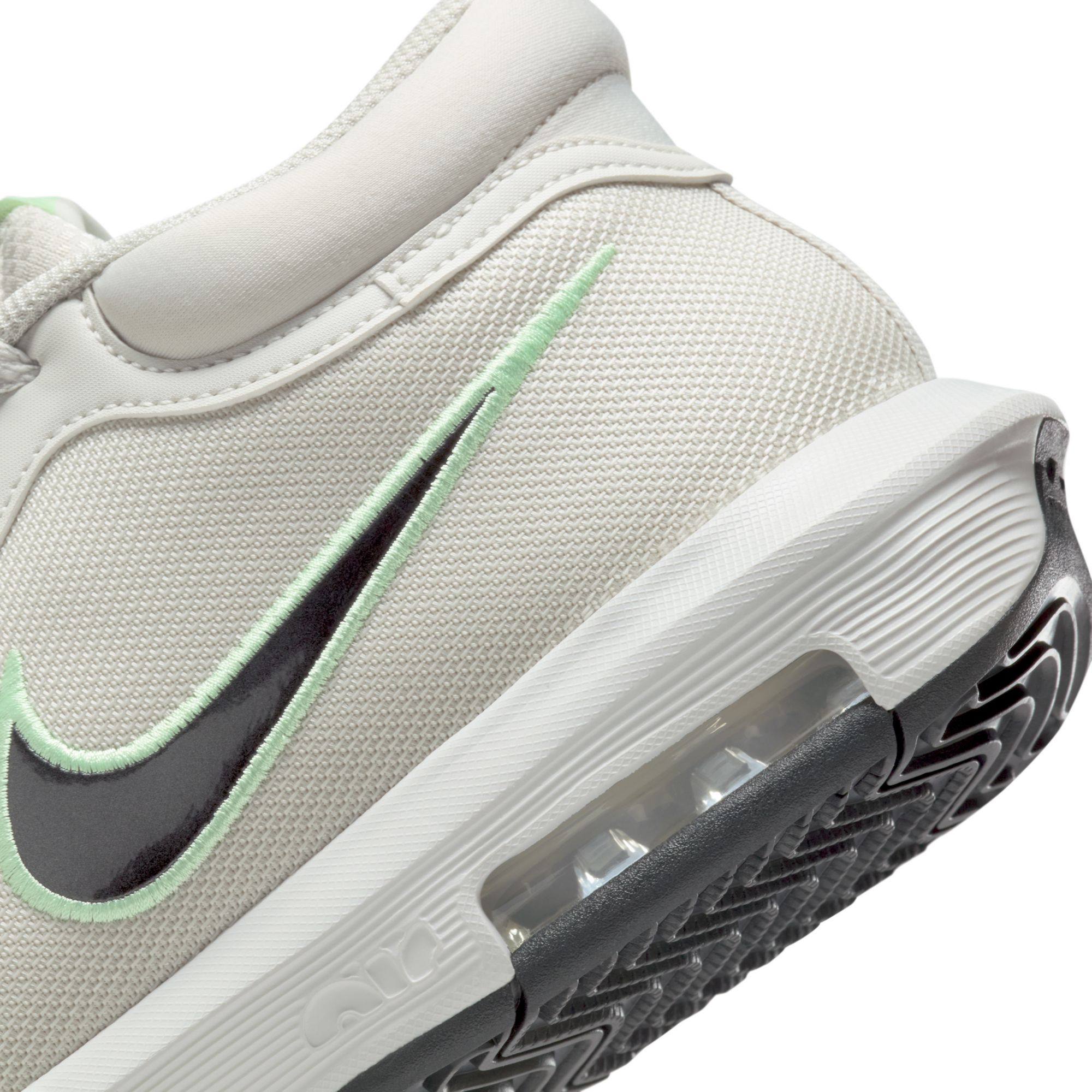 Nike LeBron Witness 8 Basketball Shoes product image