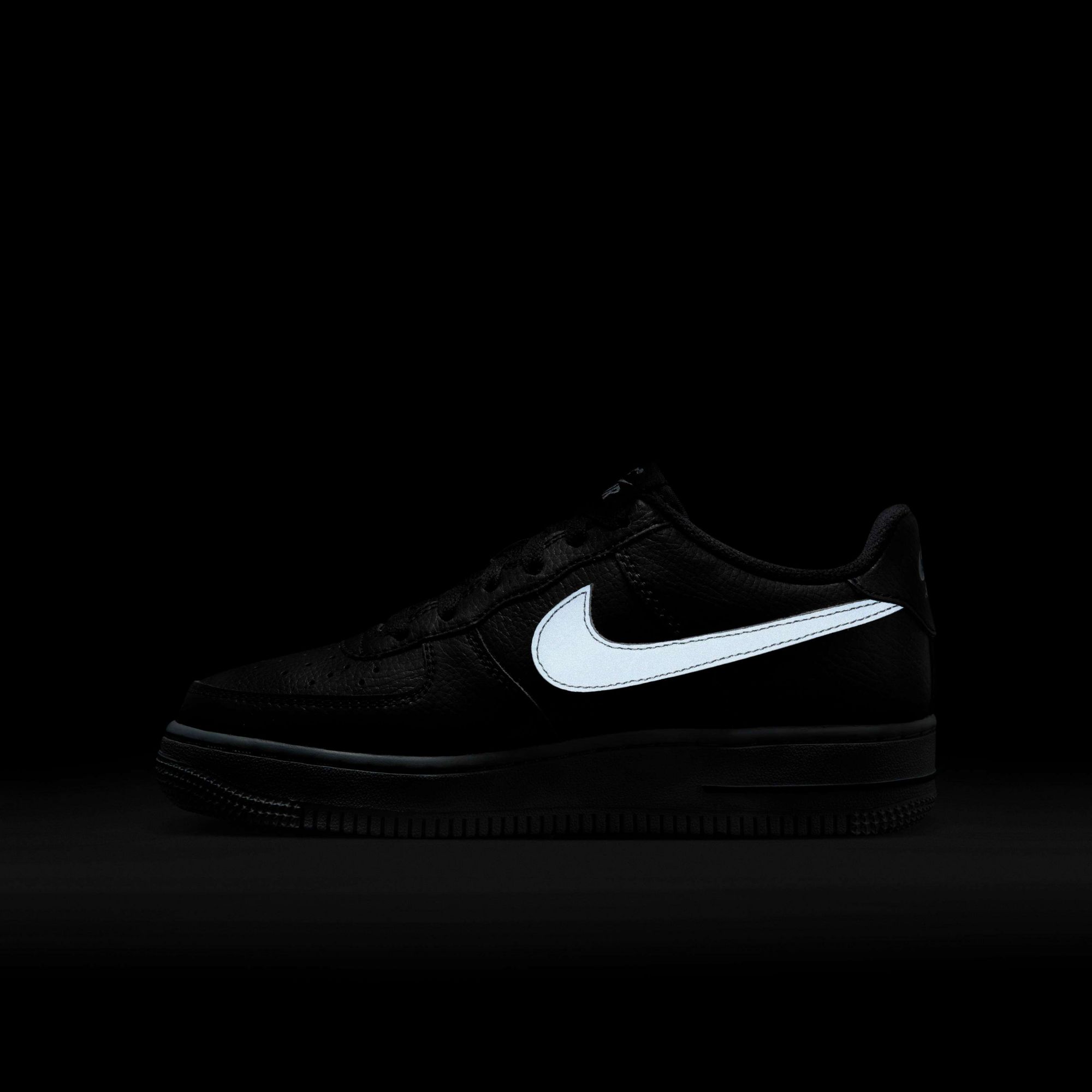 Nike Kids' Grade School Air Force 1 '06 Shoes product image