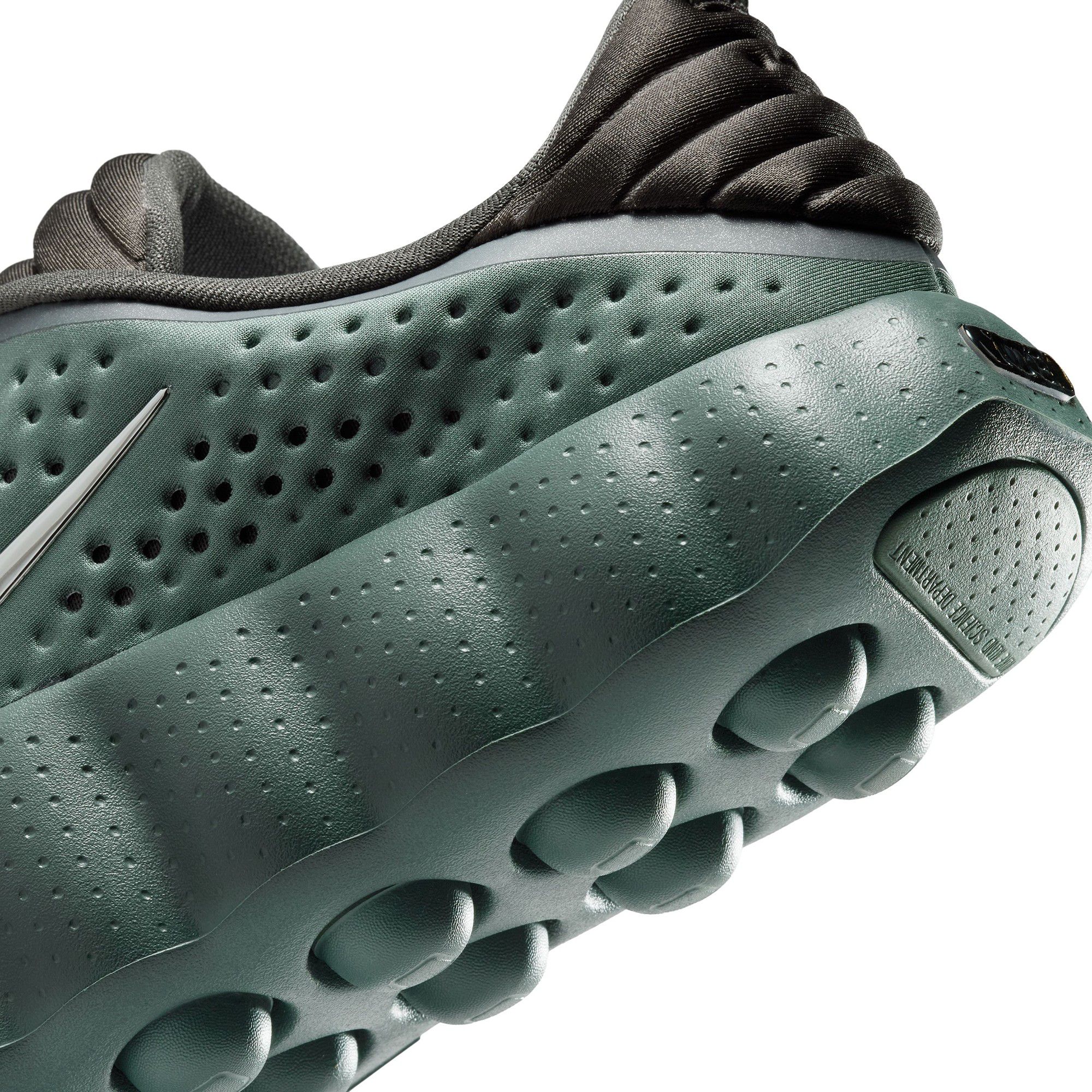 Nike Men's Mind 002 Pregame Shoes product image