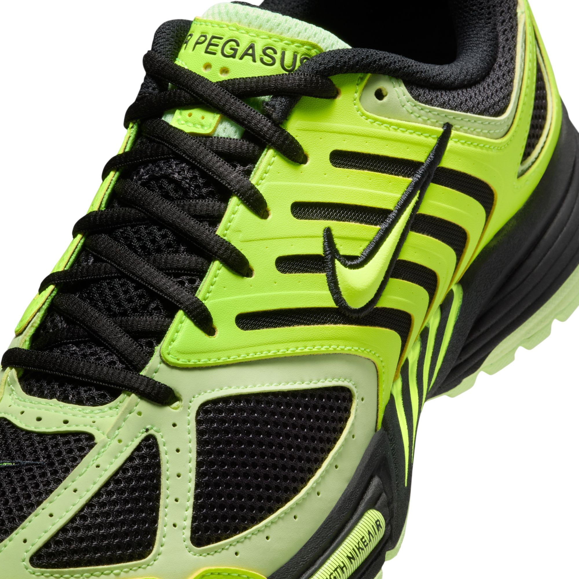 Nike Men's Air Pegasus 2005 Running Shoes product image