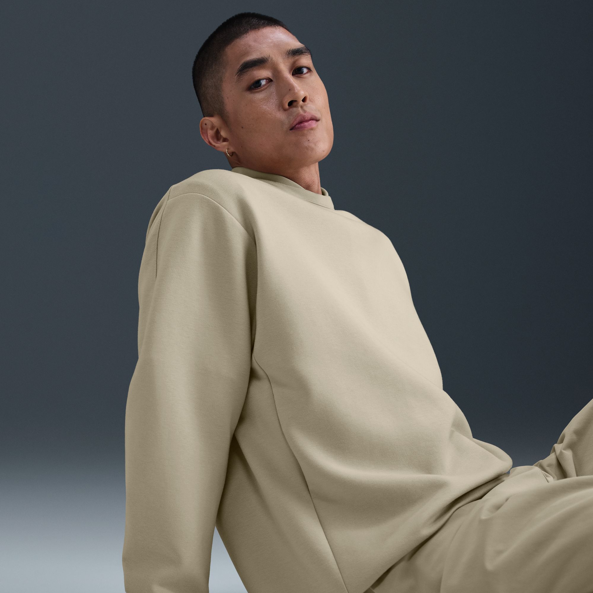 Nike Men's 24.7 ImpossiblySoft Dri-FIT Crewneck Sweatshirt product image