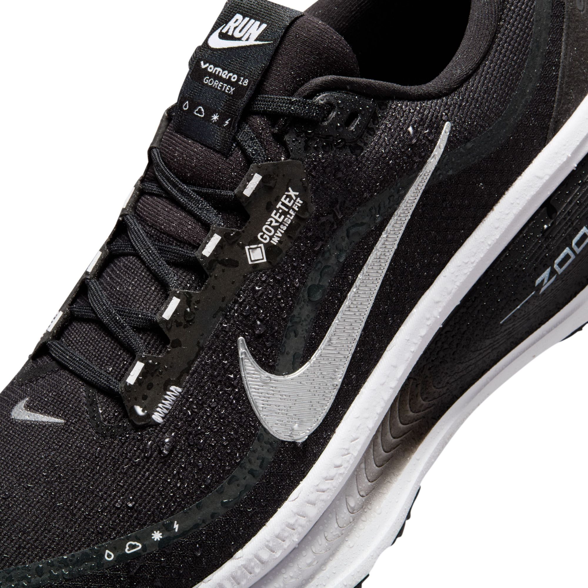 Nike Men's Vomero 18 GORE-TEX Running Shoes product image
