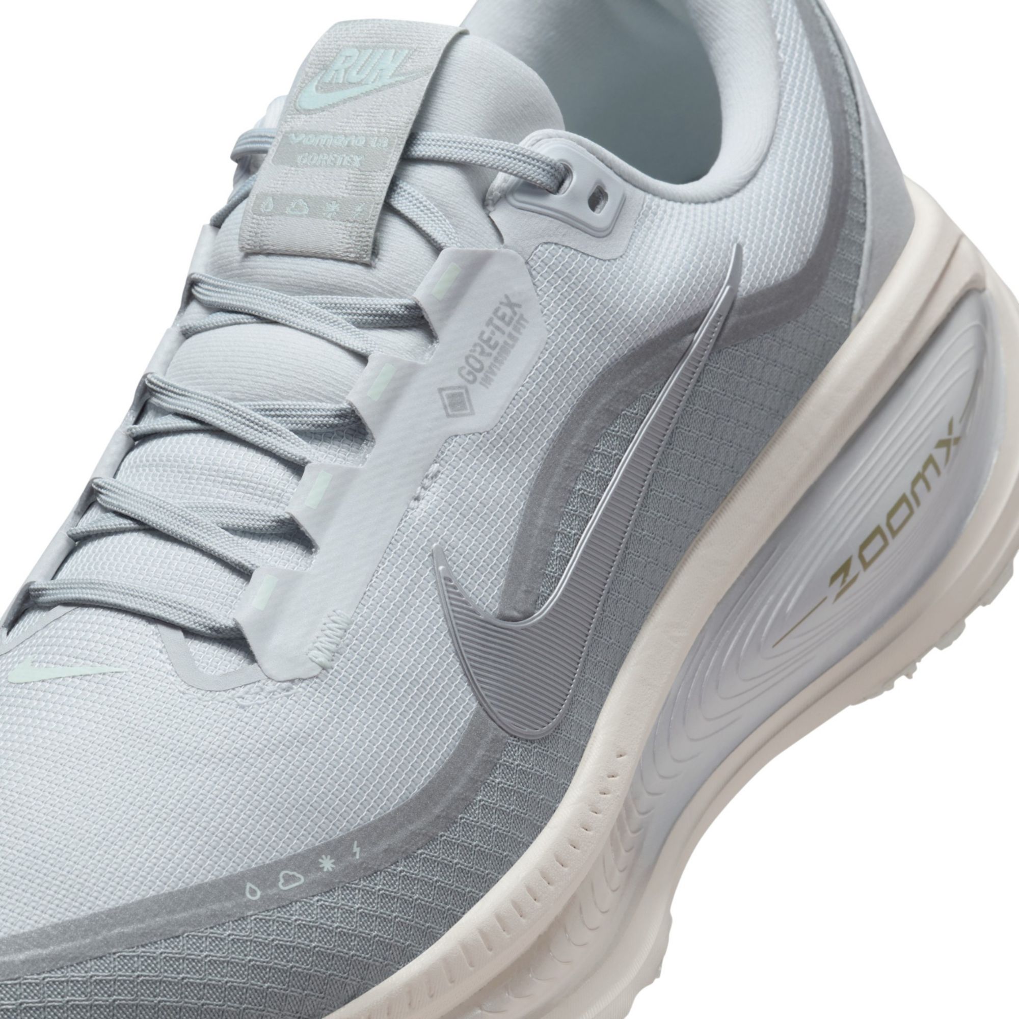 Nike Men's Vomero 18 GORE-TEX Running Shoes product image