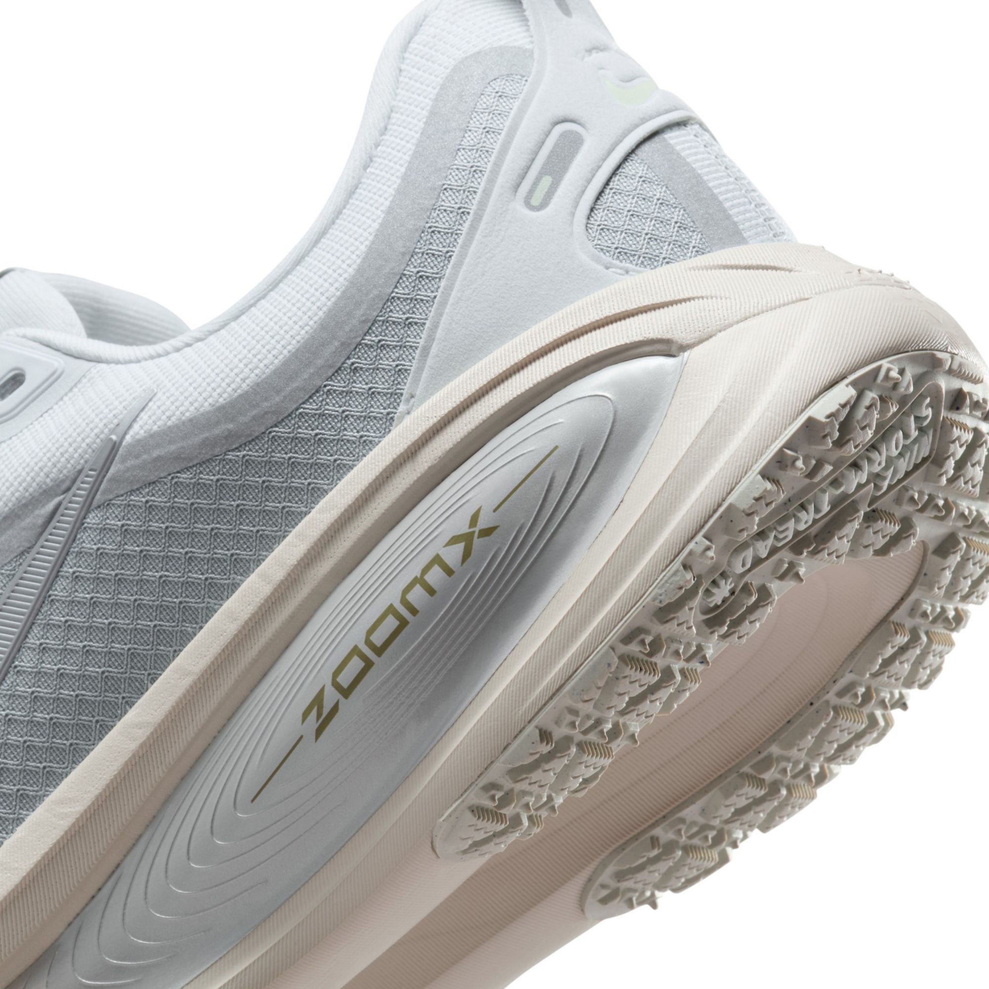 Nike Men's Vomero 18 GORE-TEX Running Shoes product image