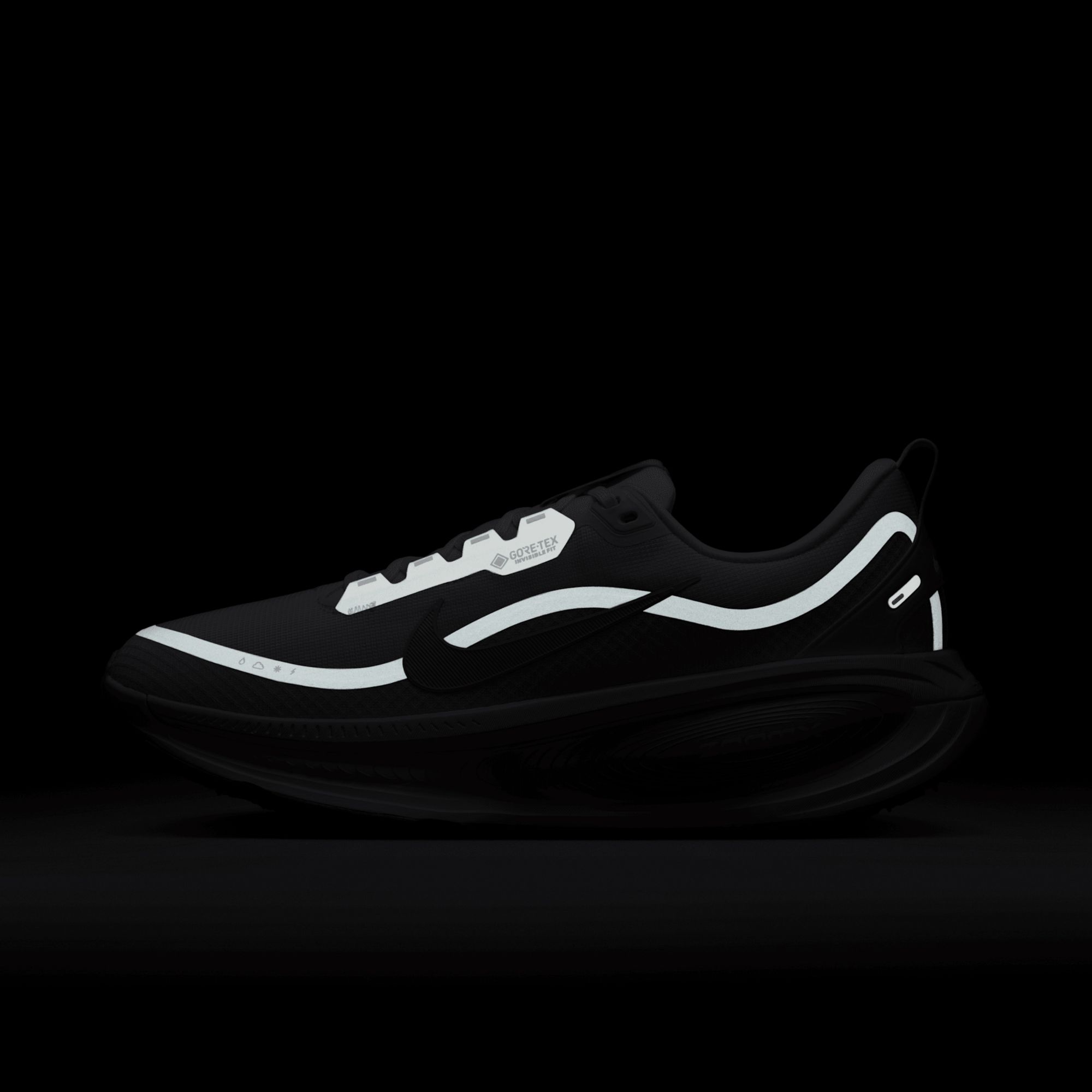 Nike Men's Vomero 18 GORE-TEX Running Shoes product image
