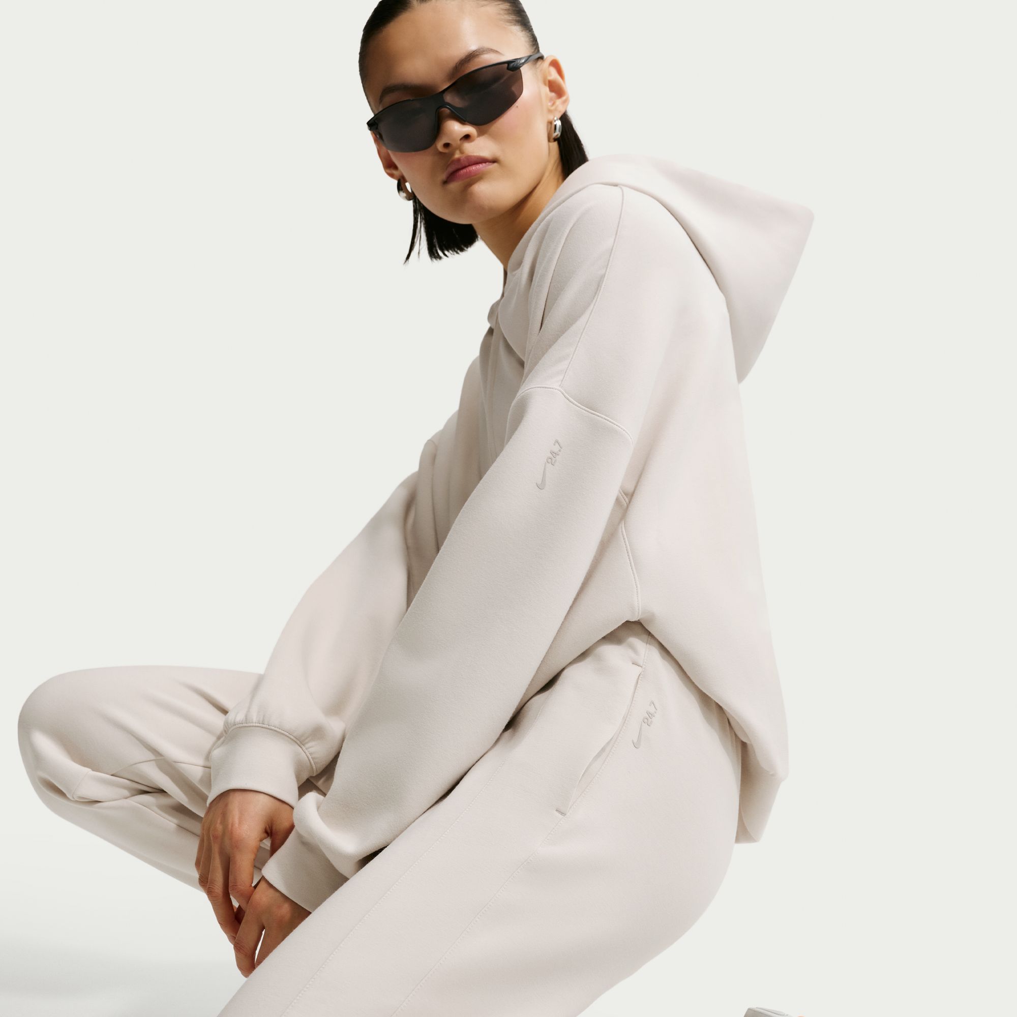 Nike Women's 24.7 ImpossiblySoft Mid-Rise Joggers product image