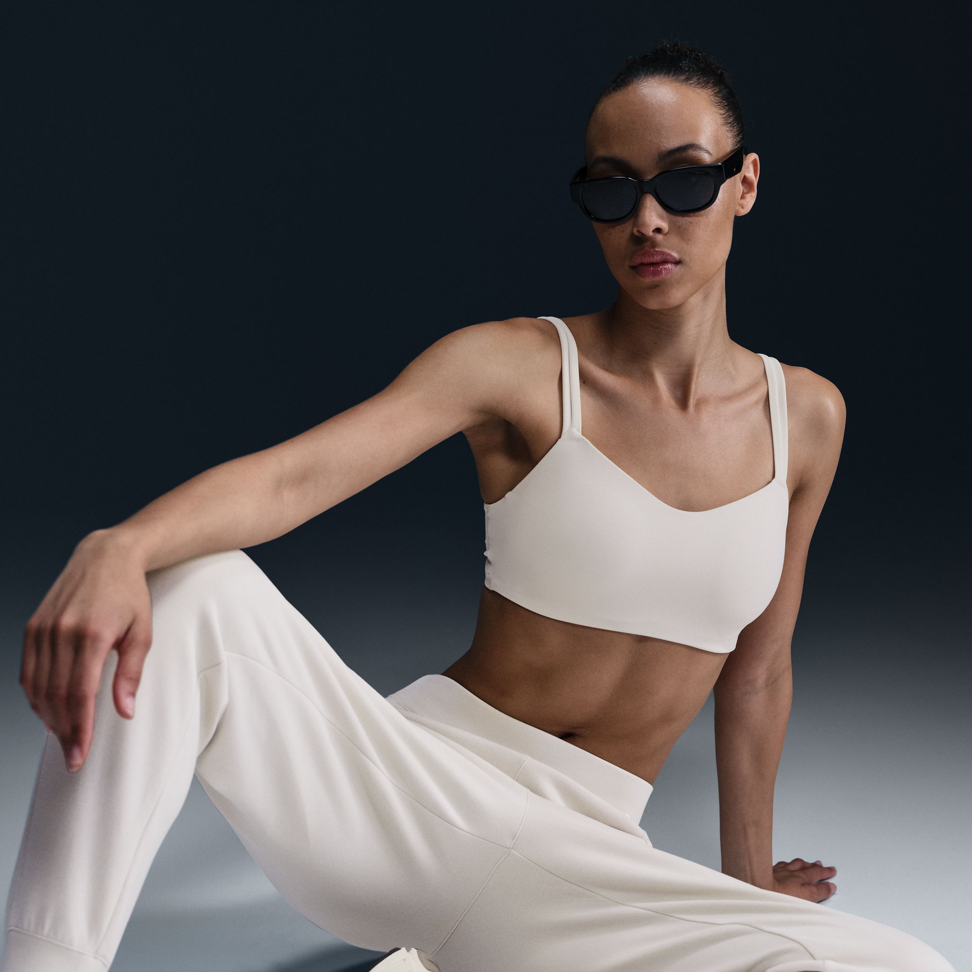 Nike Women's 24.7 ImpossiblySoft Mid-Rise Joggers product image