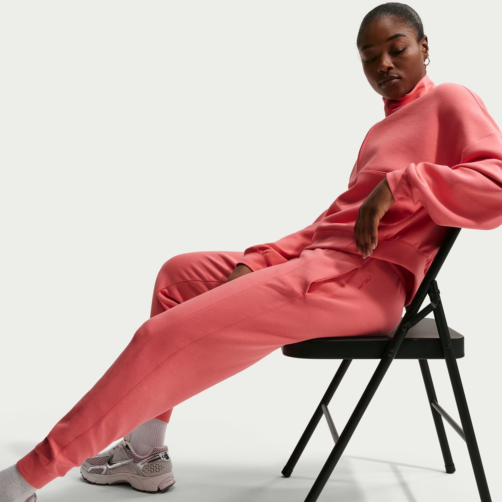 Nike Women's 24.7 ImpossiblySoft Mid-Rise Joggers product image