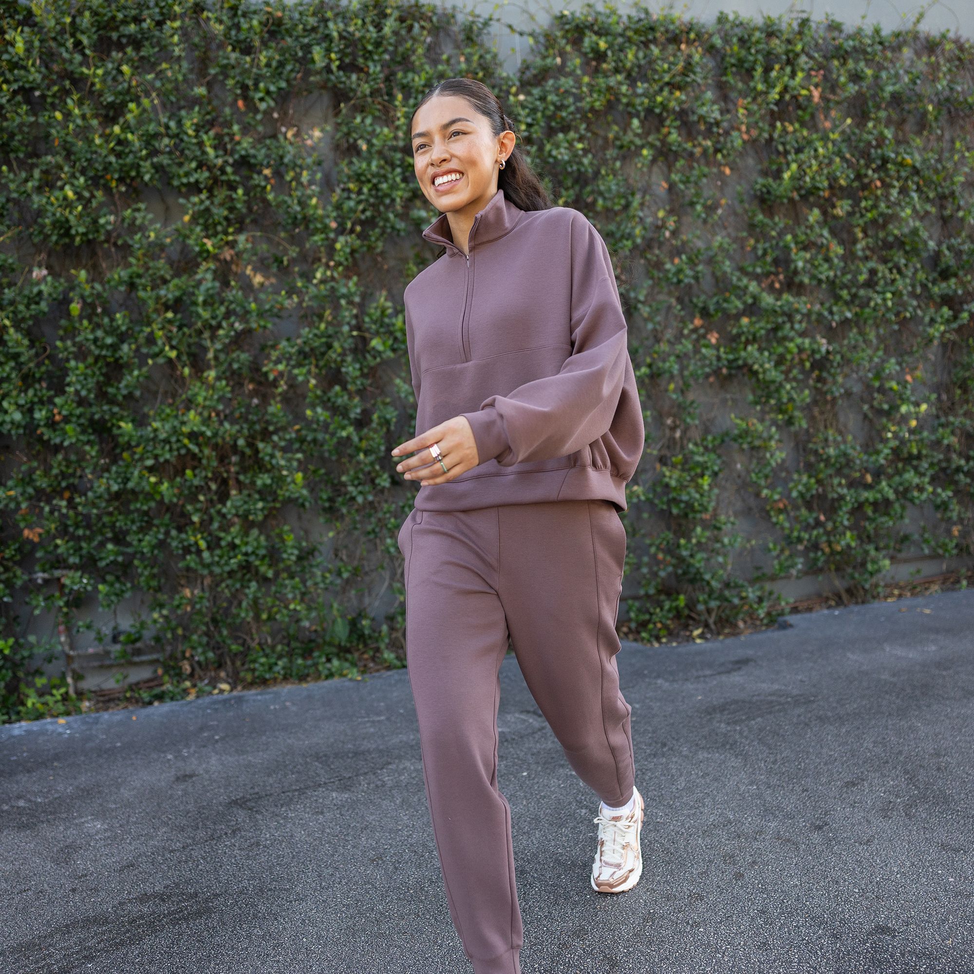 Nike Women's 24.7 ImpossiblySoft Mid-Rise Joggers product image