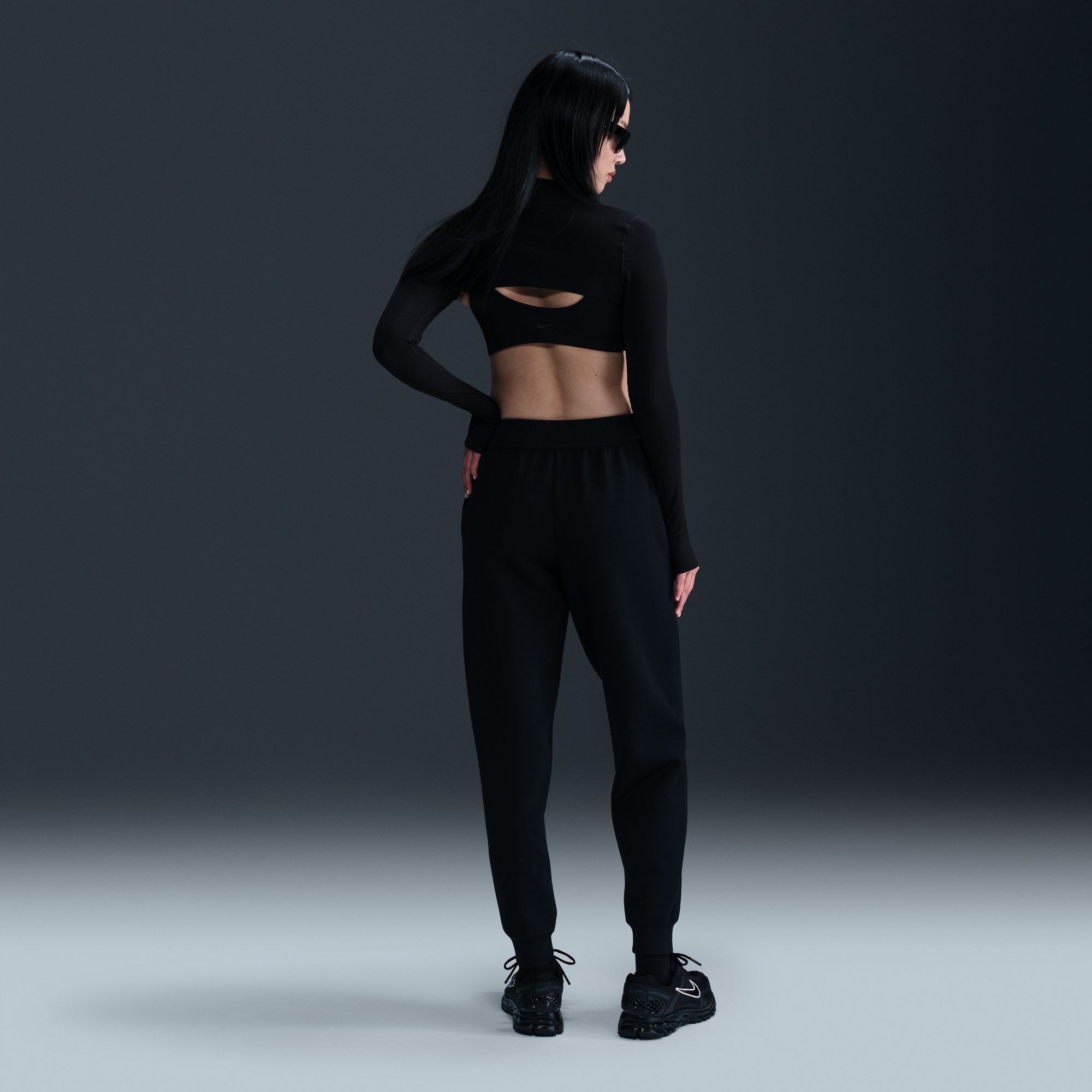 Nike Women's 24.7 ImpossiblySoft Mid-Rise Joggers product image
