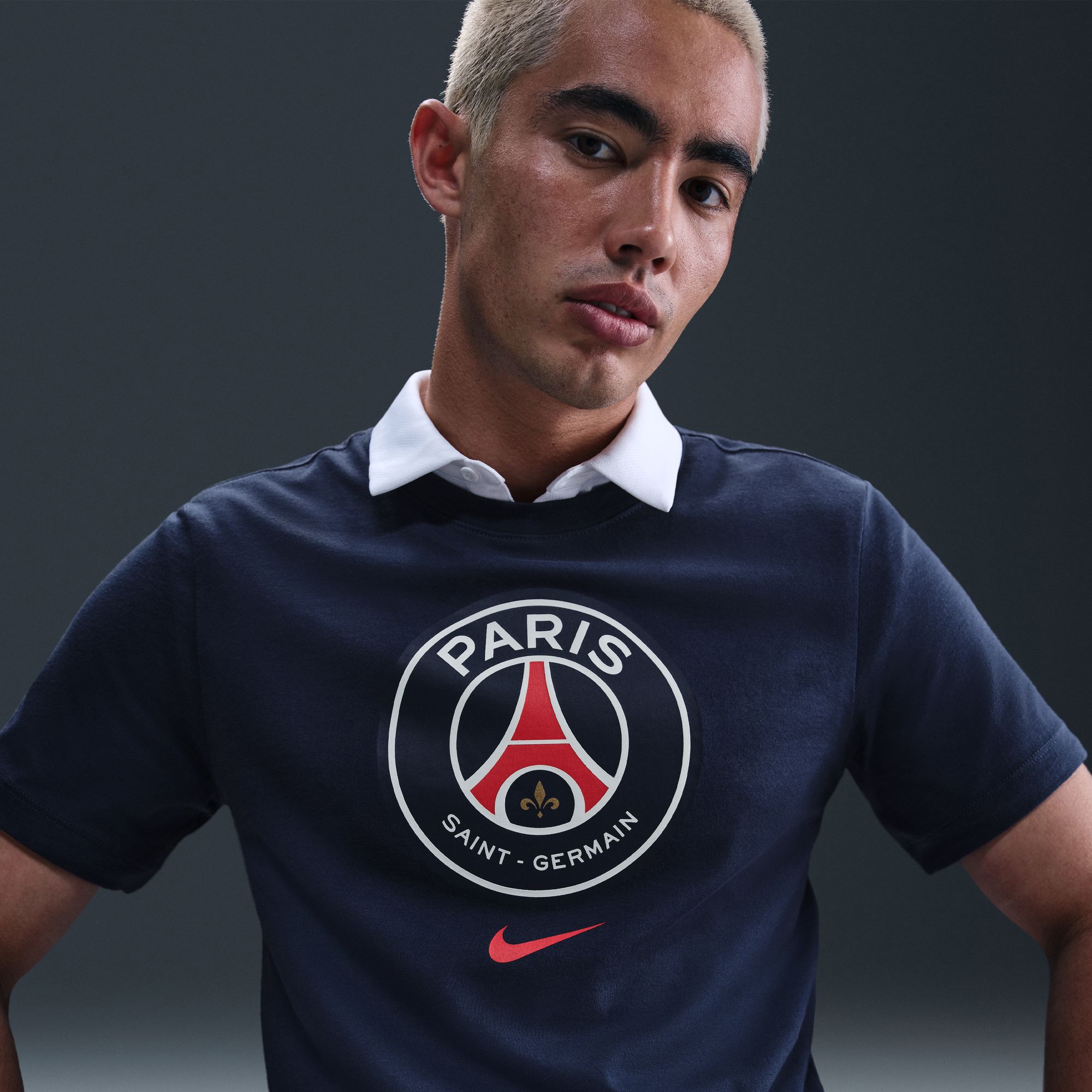 Nike Men's Paris Saint-Germain Navy Logo T-Shirt product image