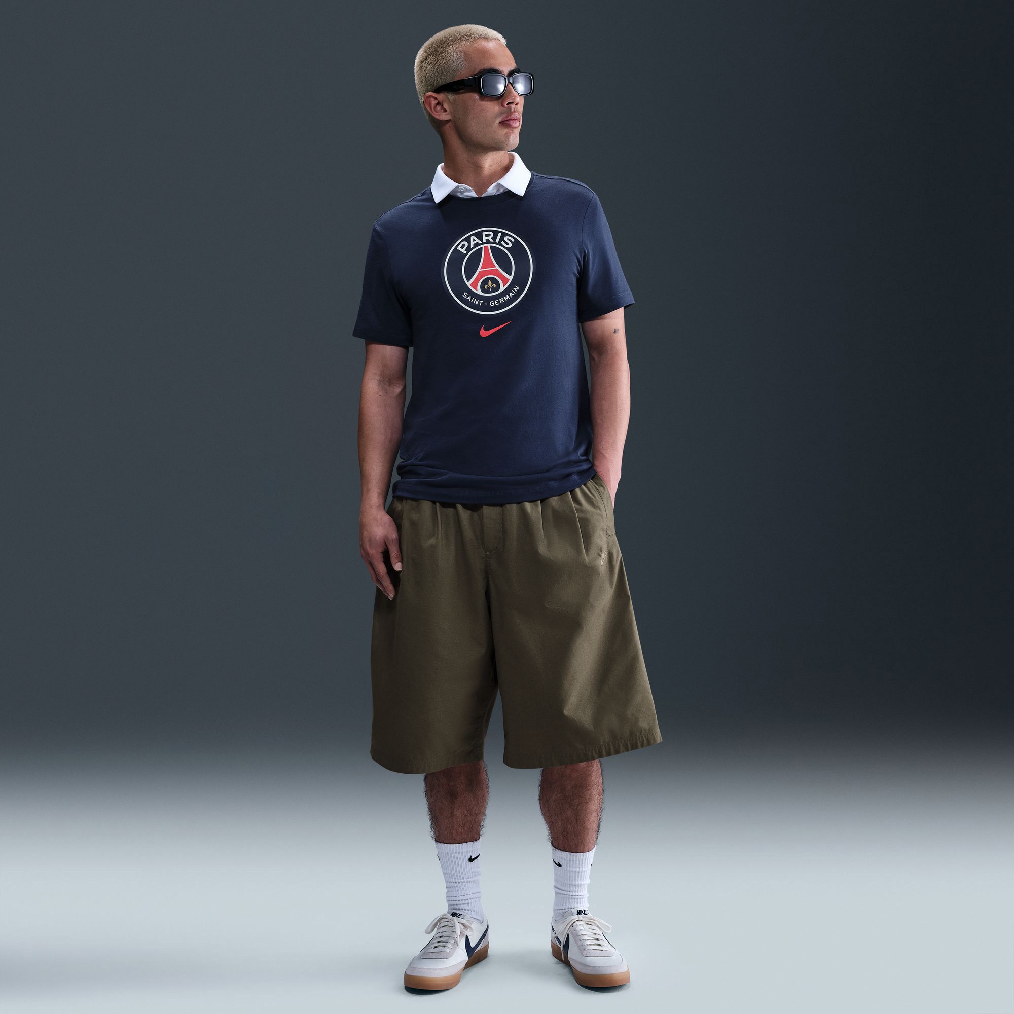 Nike Men's Paris Saint-Germain Navy Logo T-Shirt product image