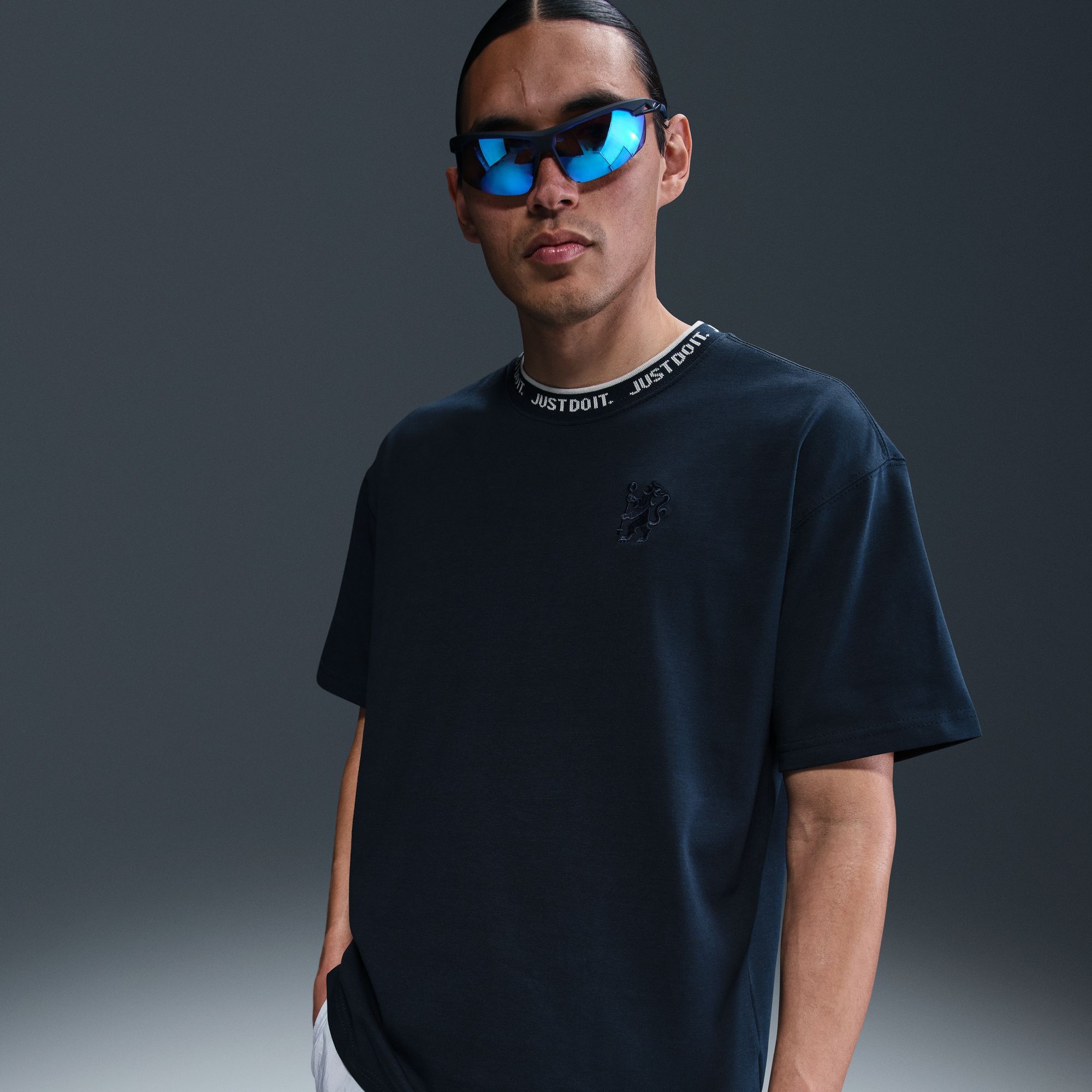 Nike Men's Chelsea FC Navy Logo T-Shirt product image