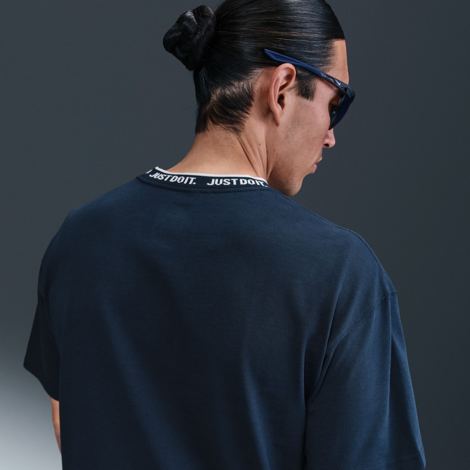 Nike Men's Chelsea FC Navy Logo T-Shirt product image