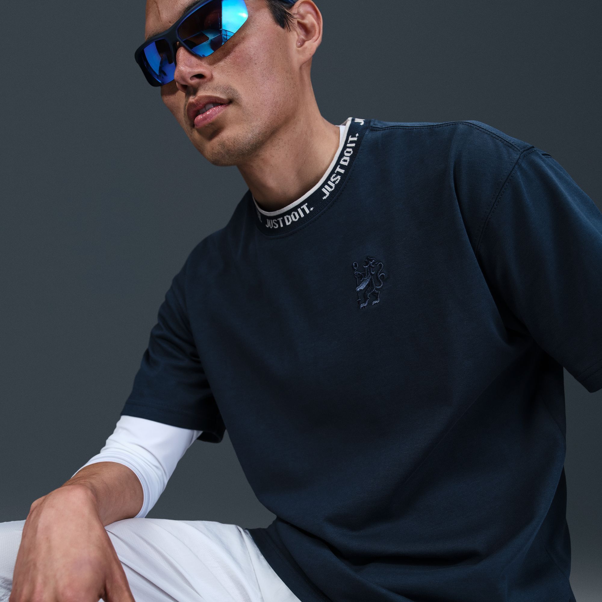 Nike Men's Chelsea FC Navy Logo T-Shirt product image