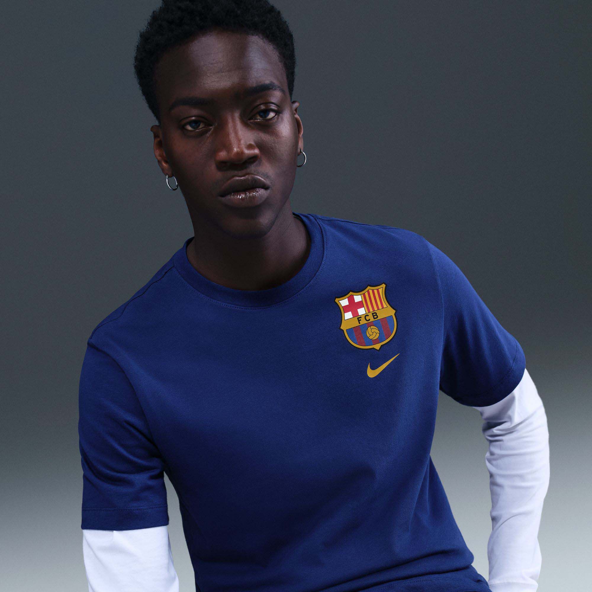 Nike Men's FC Barcelona Blue Crest T-Shirt product image