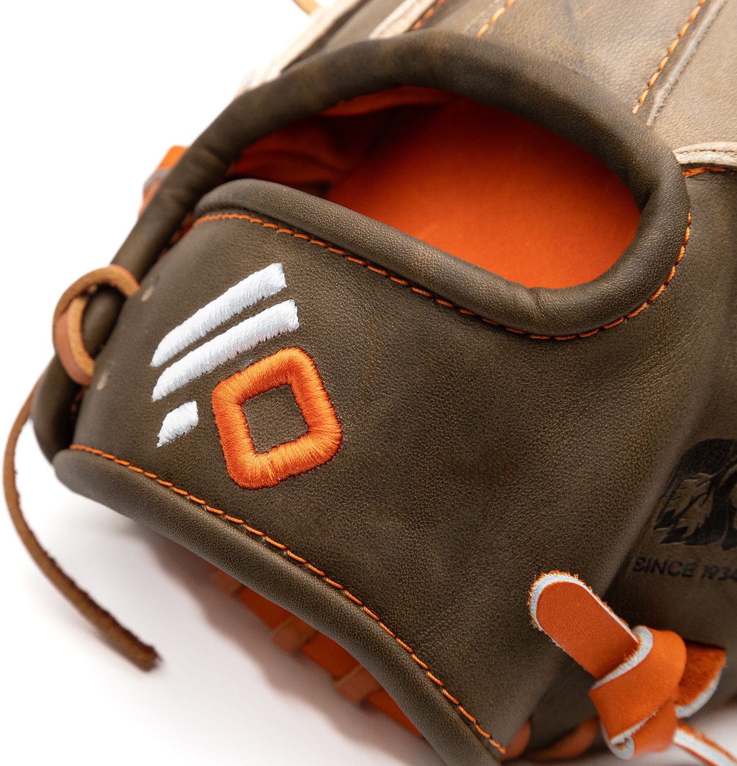 Nokona 10.5” Hunt Season 100 Series Glove product image