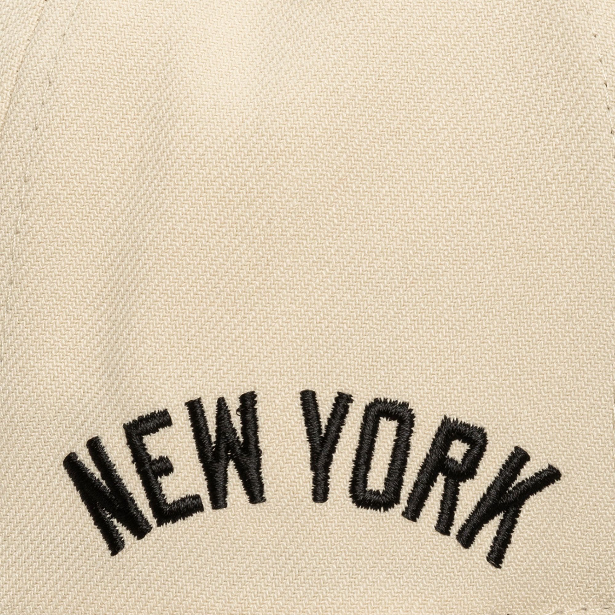 Mitchell & Ness Adult New York Yankees Cream 2Tone Evergreen Adjustable Snapback Hat product image