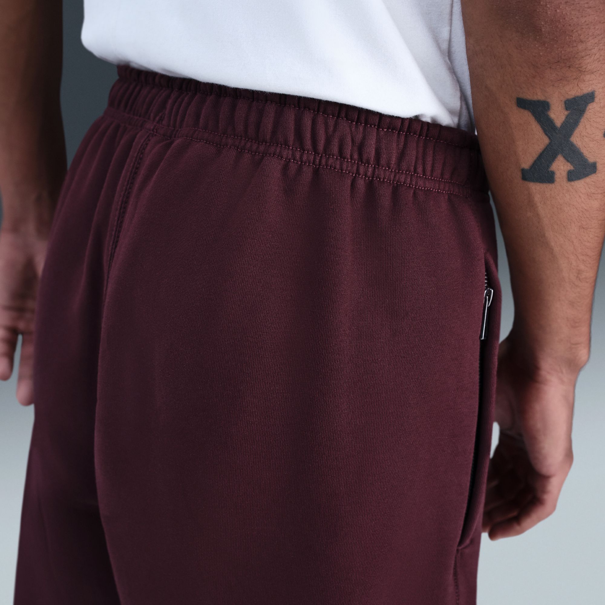 Nike Men's Solo Swoosh Cuffed Pants product image