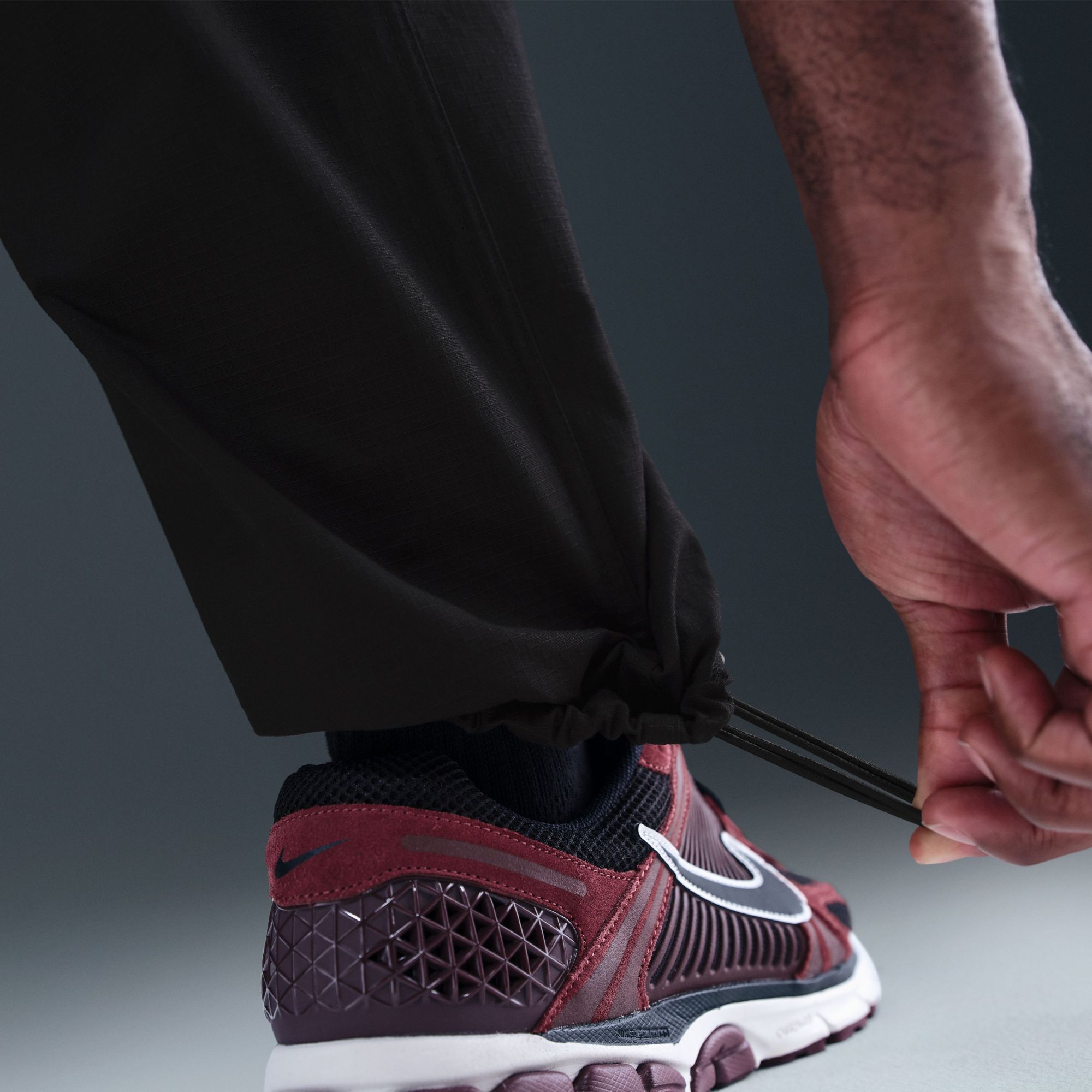 Nike Men's Club Woven Cargo Pants product image