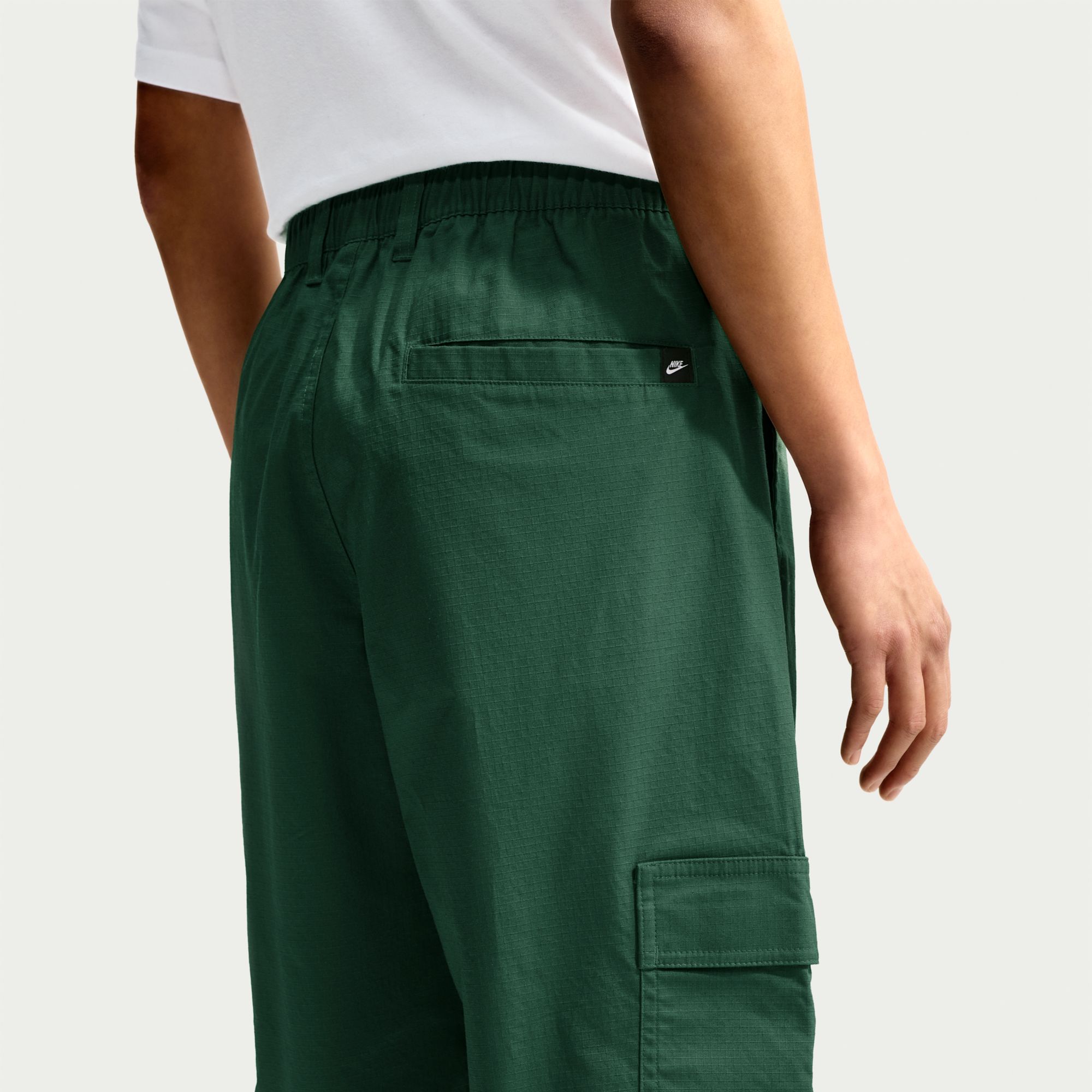 Nike Men's Club Woven Cargo Pants product image