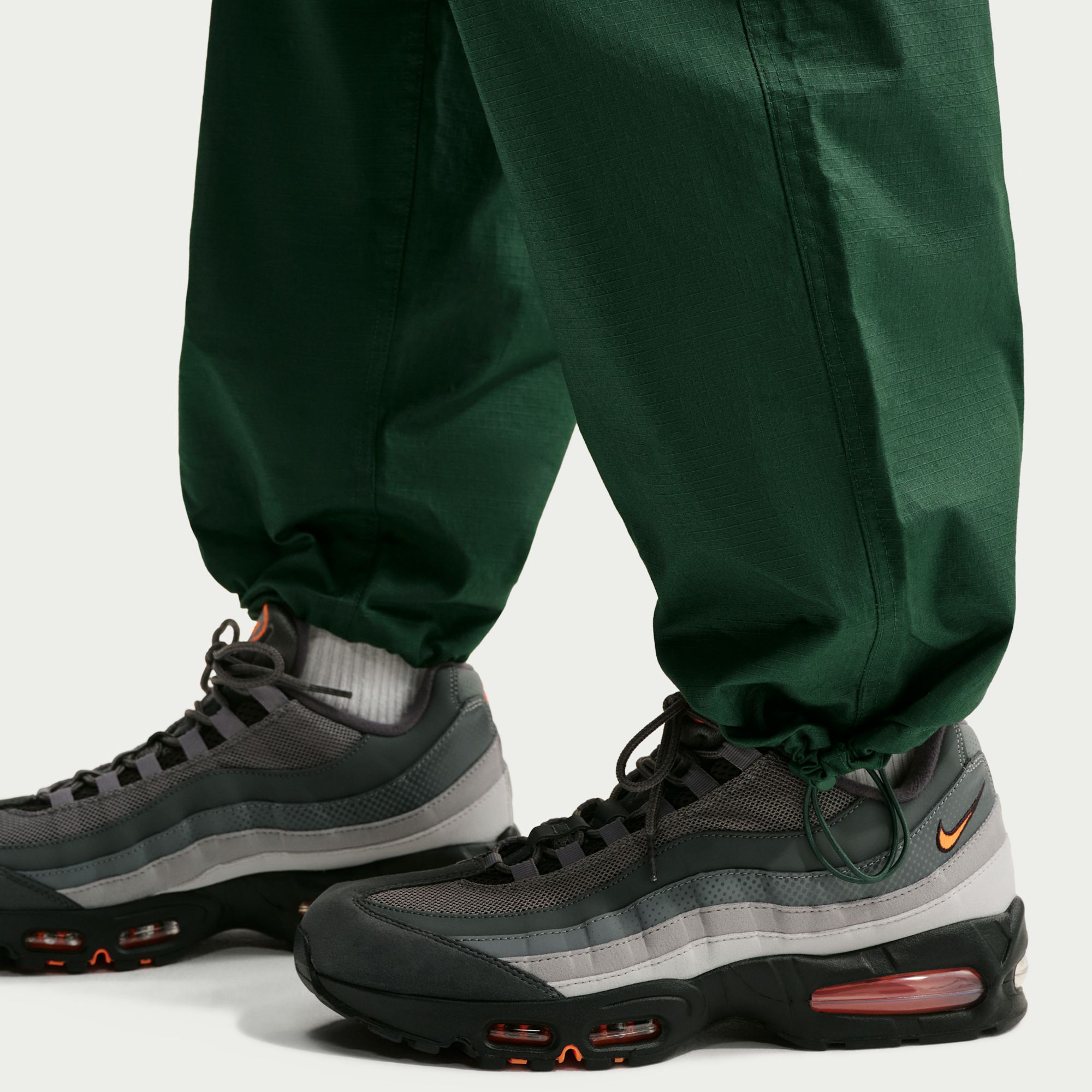 Nike Men's Club Woven Cargo Pants product image