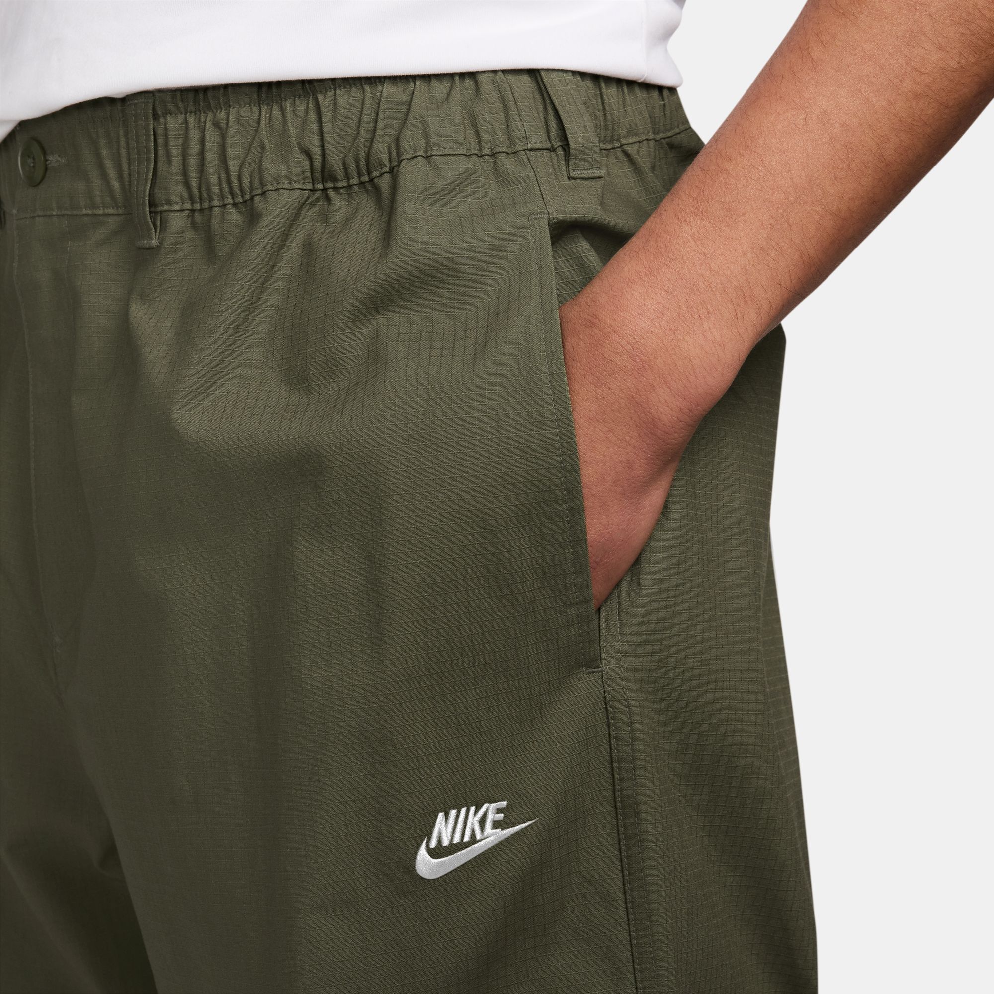 Nike Men's Club Woven Cargo Pants product image