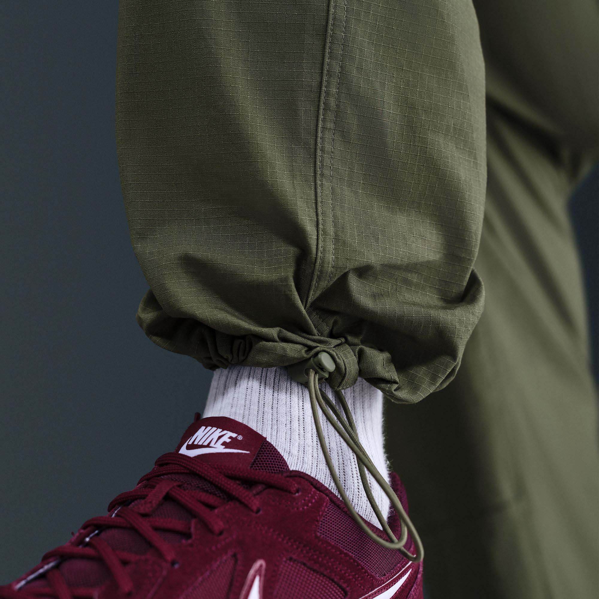 Nike Men's Club Woven Cargo Pants product image