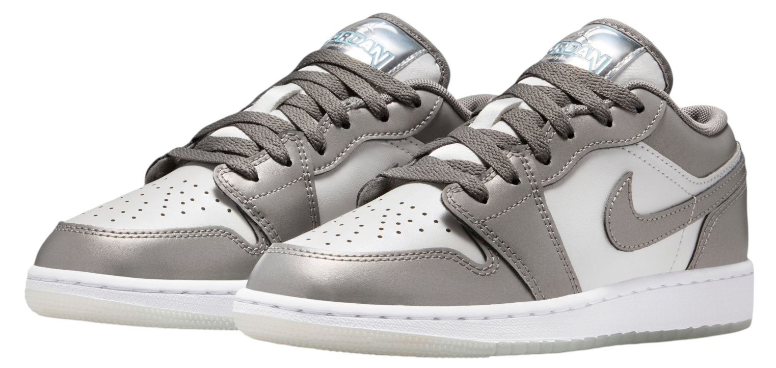 Jordan Kids' Grade School Air Jordan 1 Low SE Basketball Shoes product image