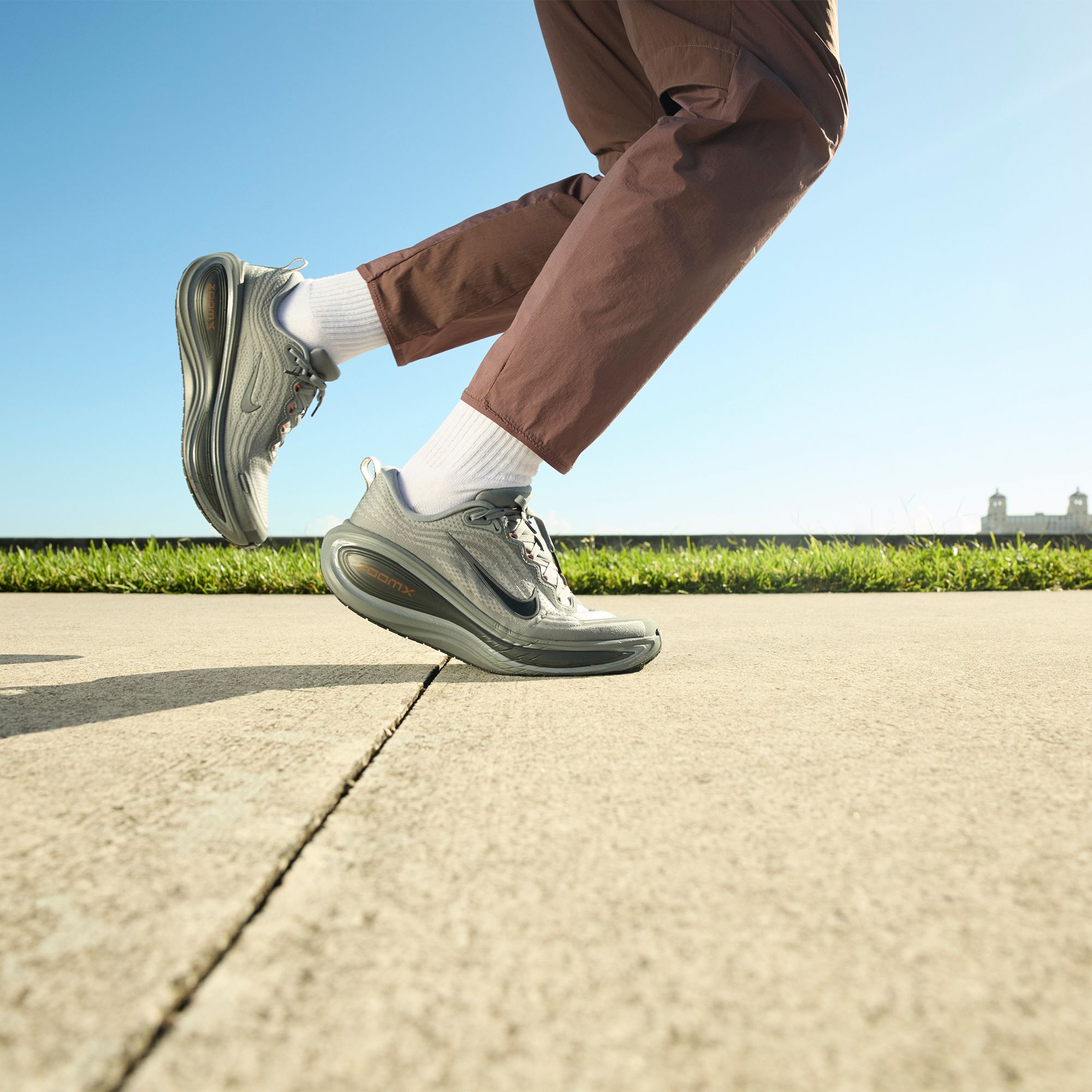 Nike Men's Vomero Plus Running Shoes product image