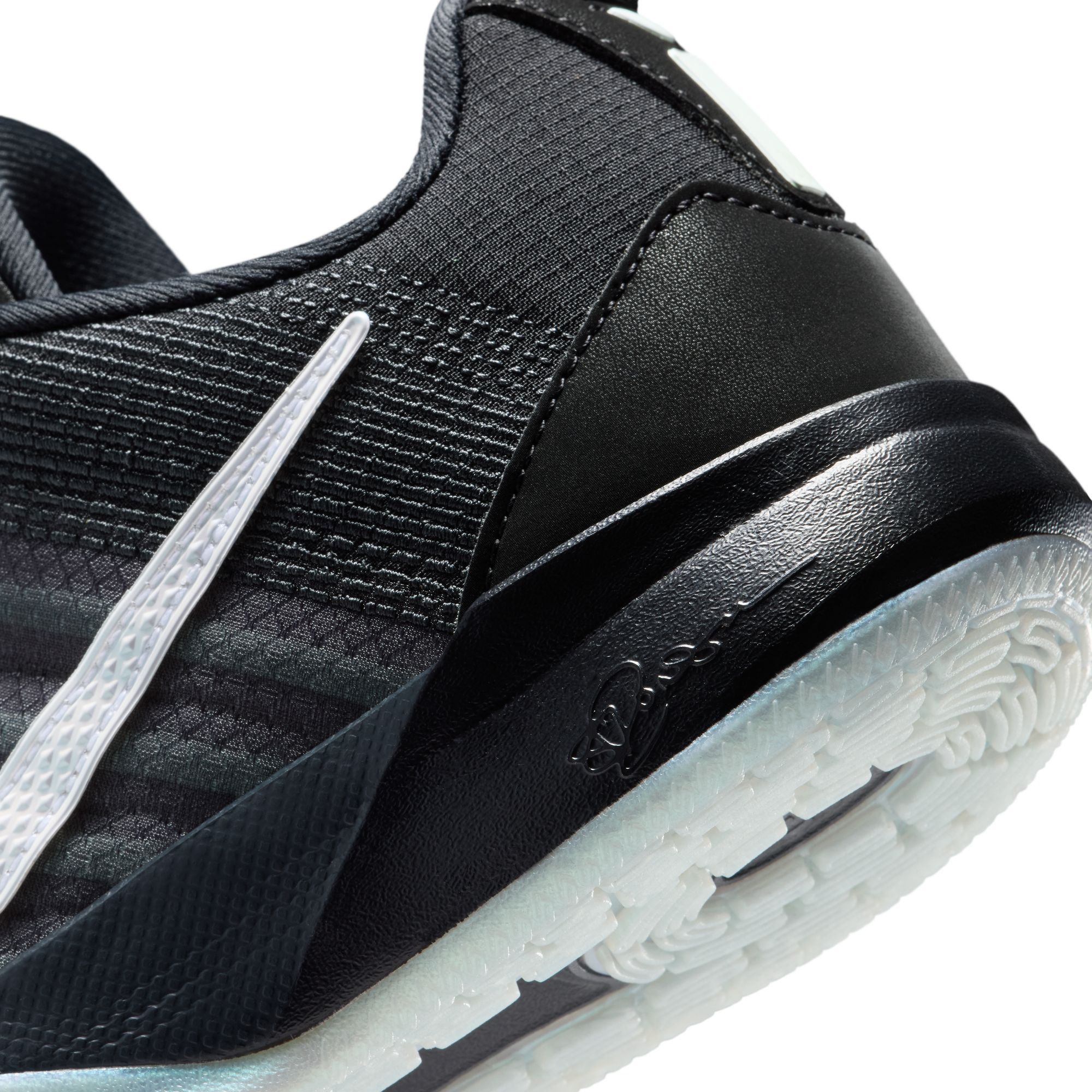 Nike Kids' Grade School Sabrina 3 Basketball Shoes product image