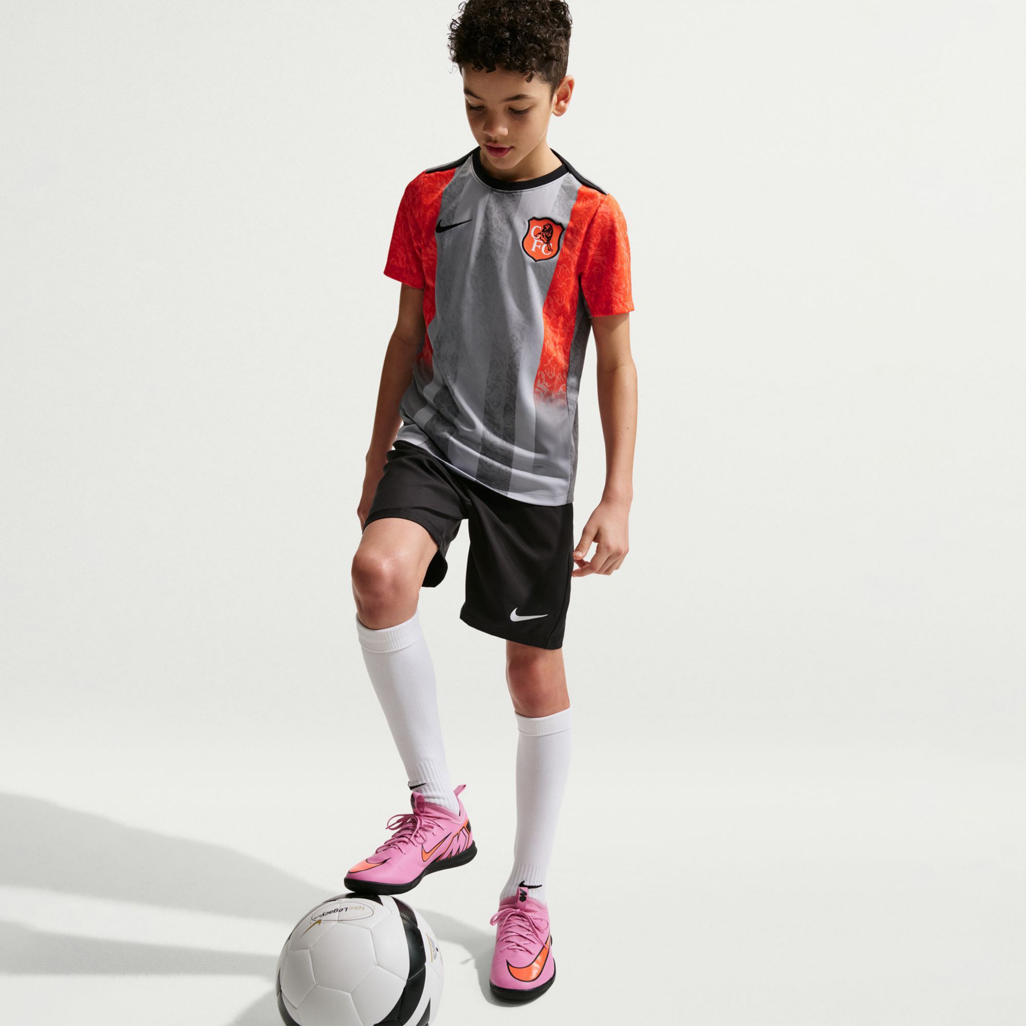 Nike Youth Chelsea FC 2025-26 Wolf Gray Prematch Jersey product image