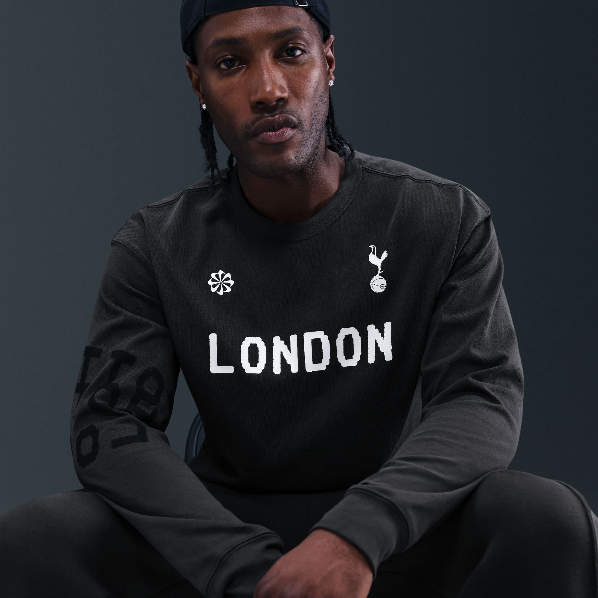 Nike Adult Tottenham Hotspur Anthracite 2025 Graphic Long Sleeve T-Shirt product image