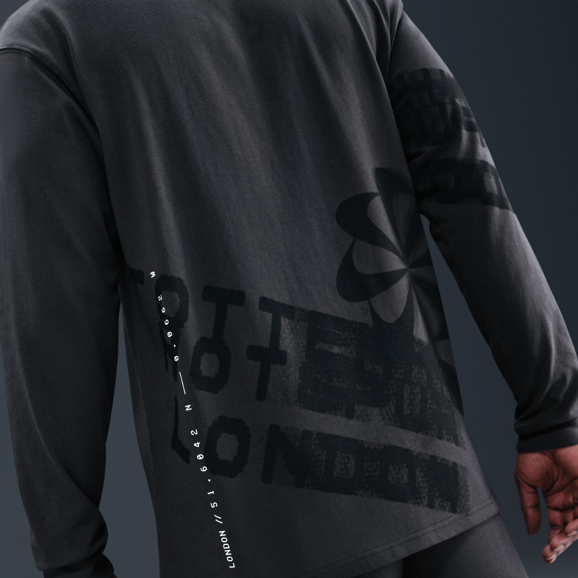 Nike Adult Tottenham Hotspur Anthracite 2025 Graphic Long Sleeve T-Shirt product image